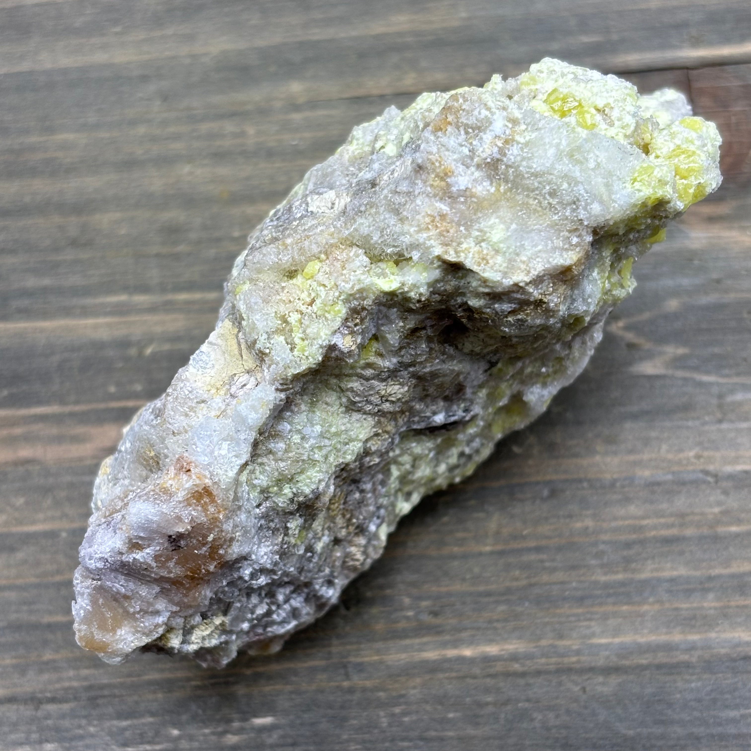 Sulfur on Quartz - 100