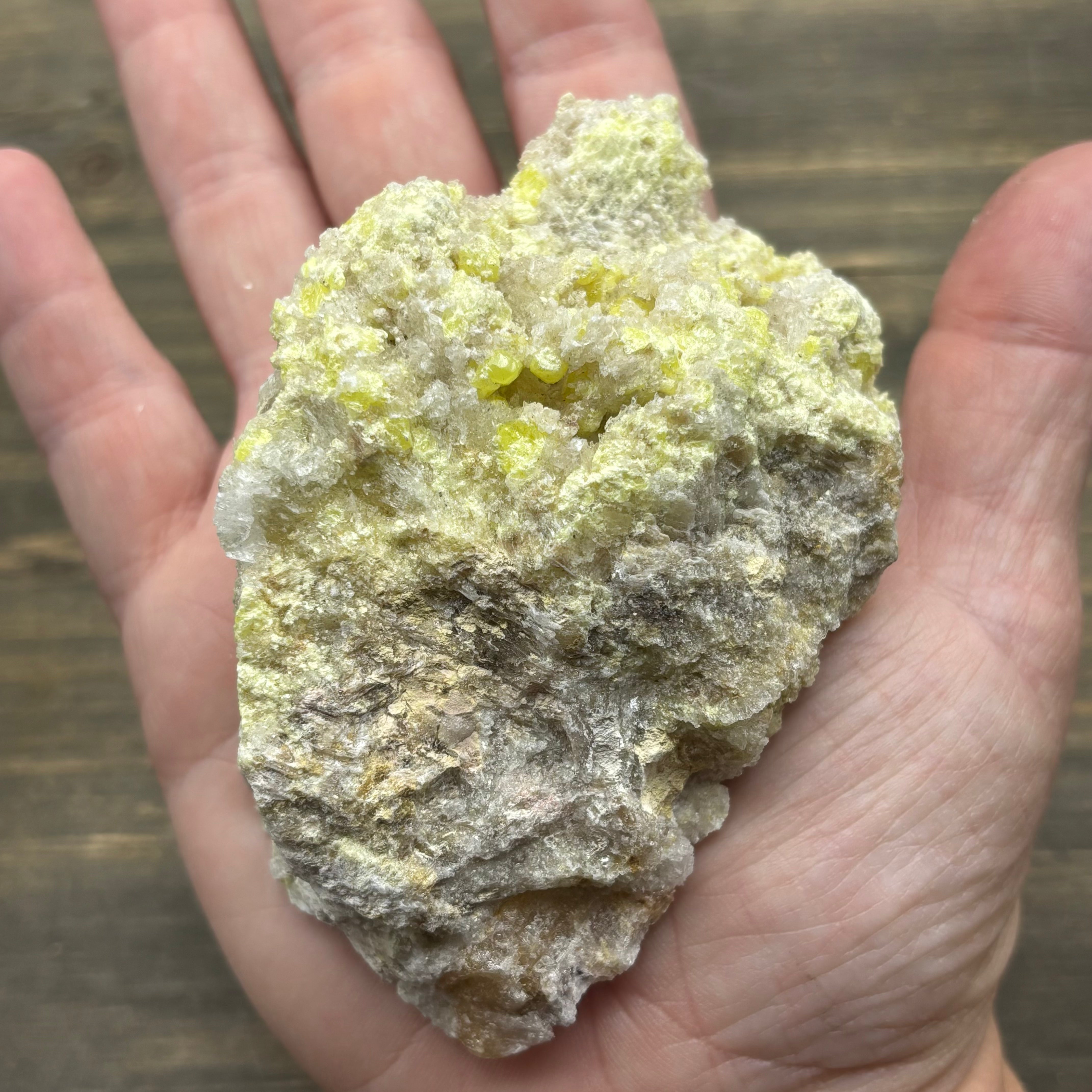 Sulfur on Quartz - 100