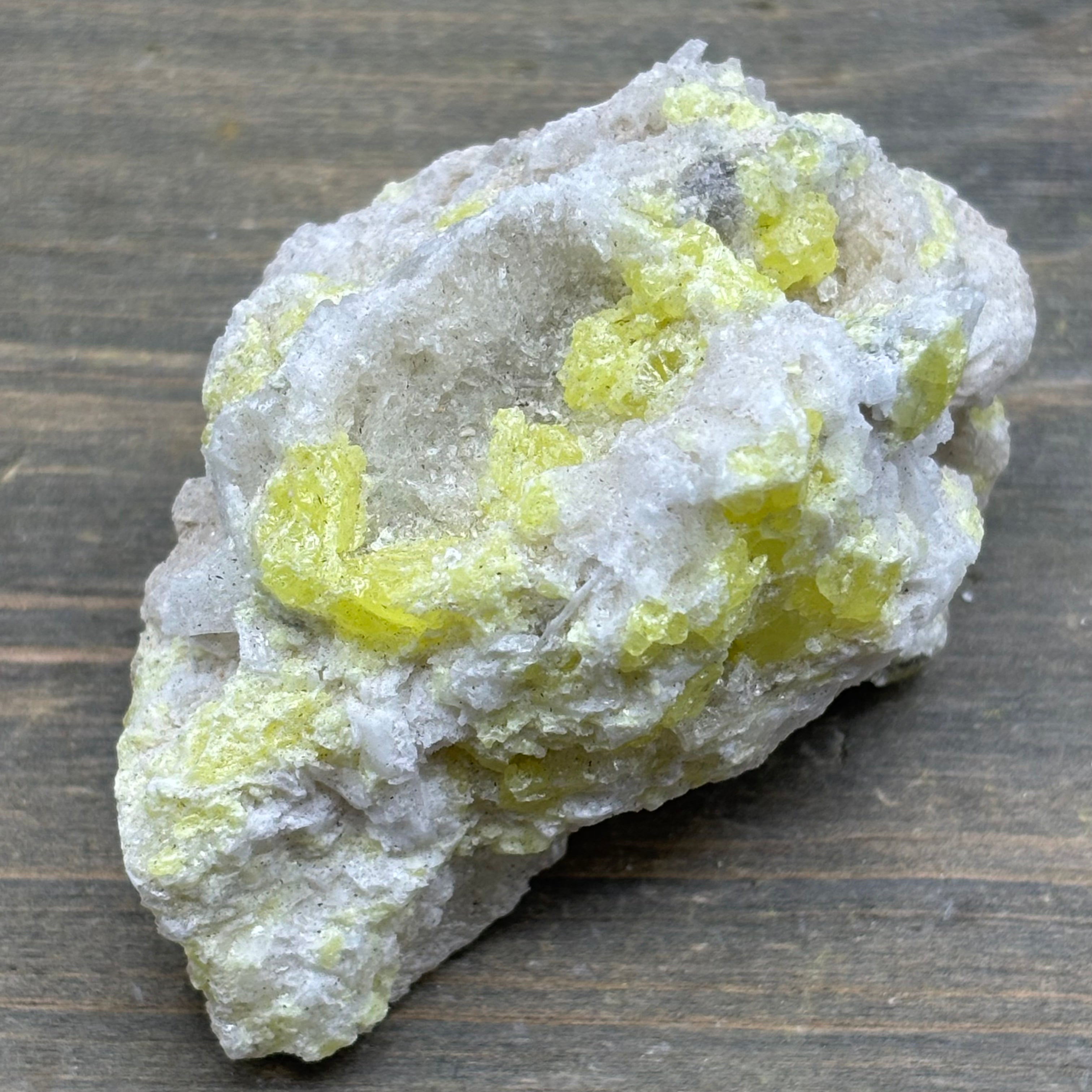 Sulfur on Quartz - 124