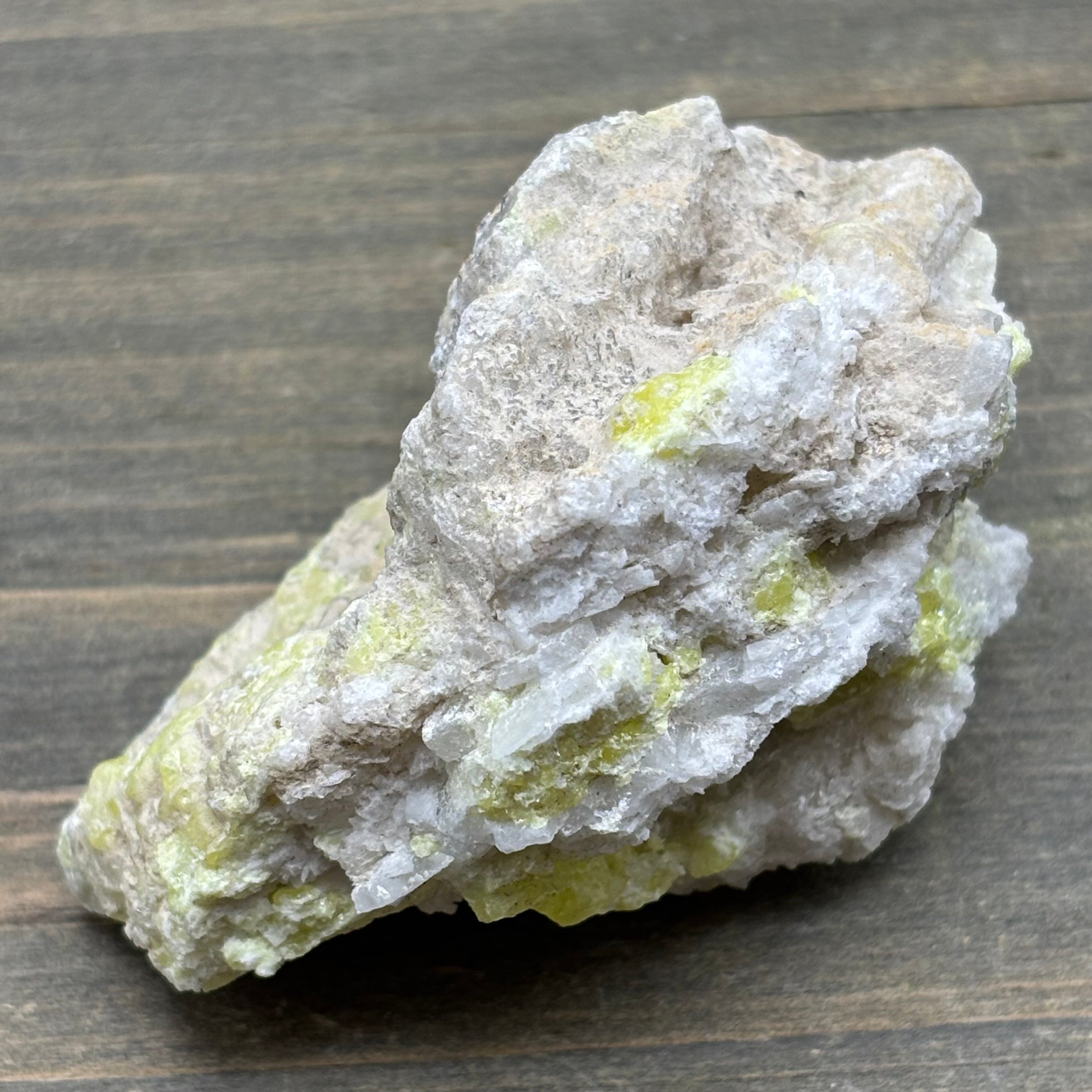 Sulfur on Quartz - 124