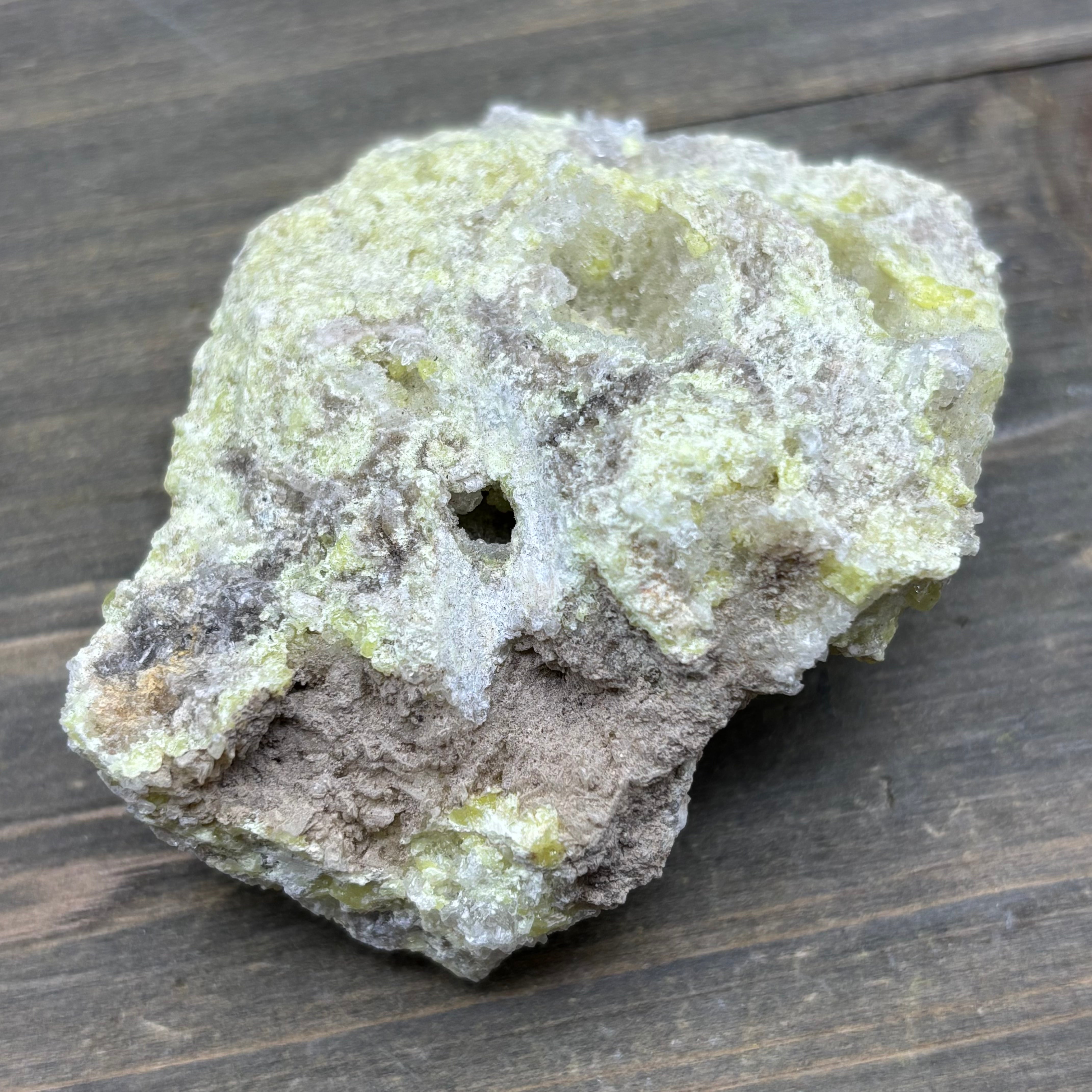 Sulfur on Quartz - 130