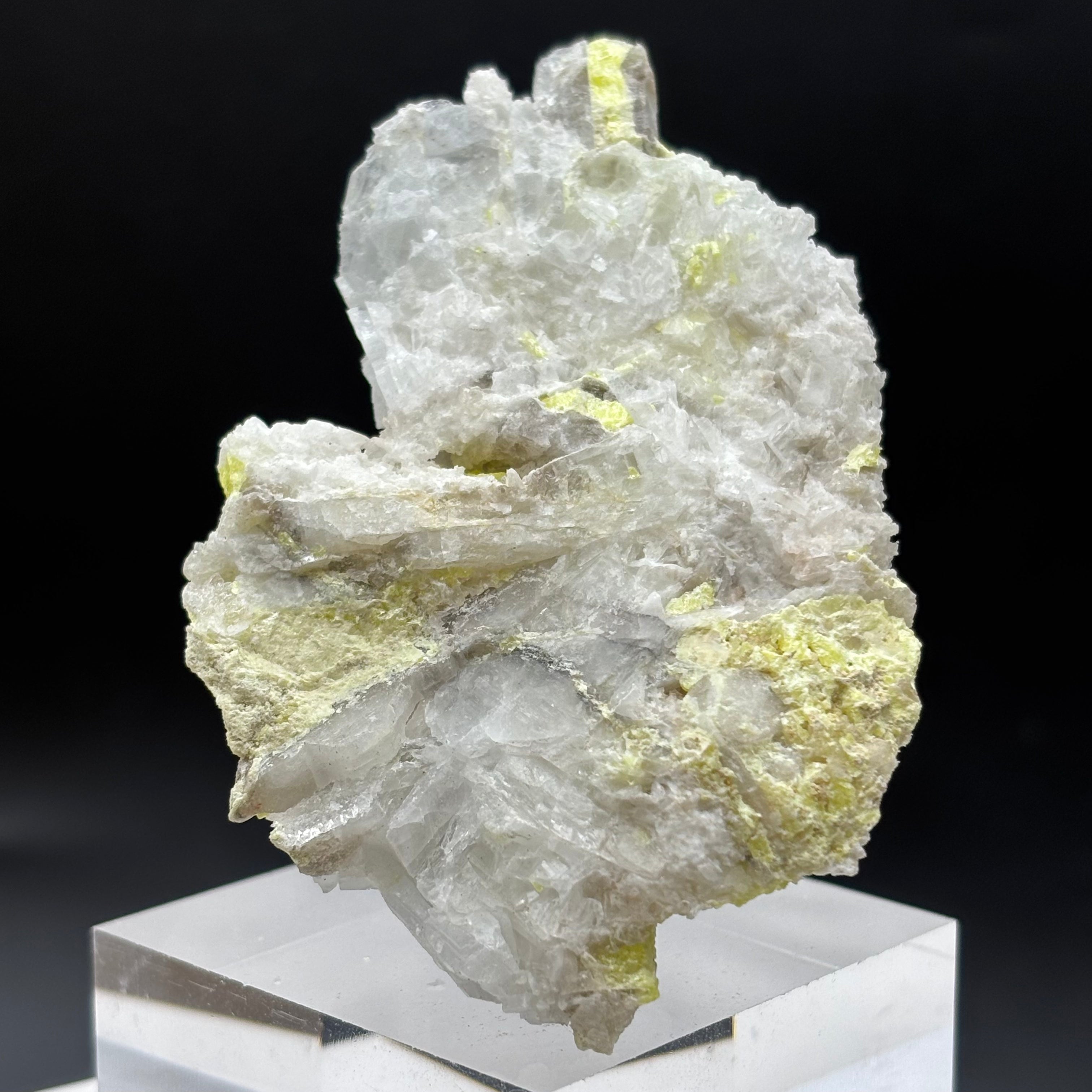Sulfur on Quartz - 037