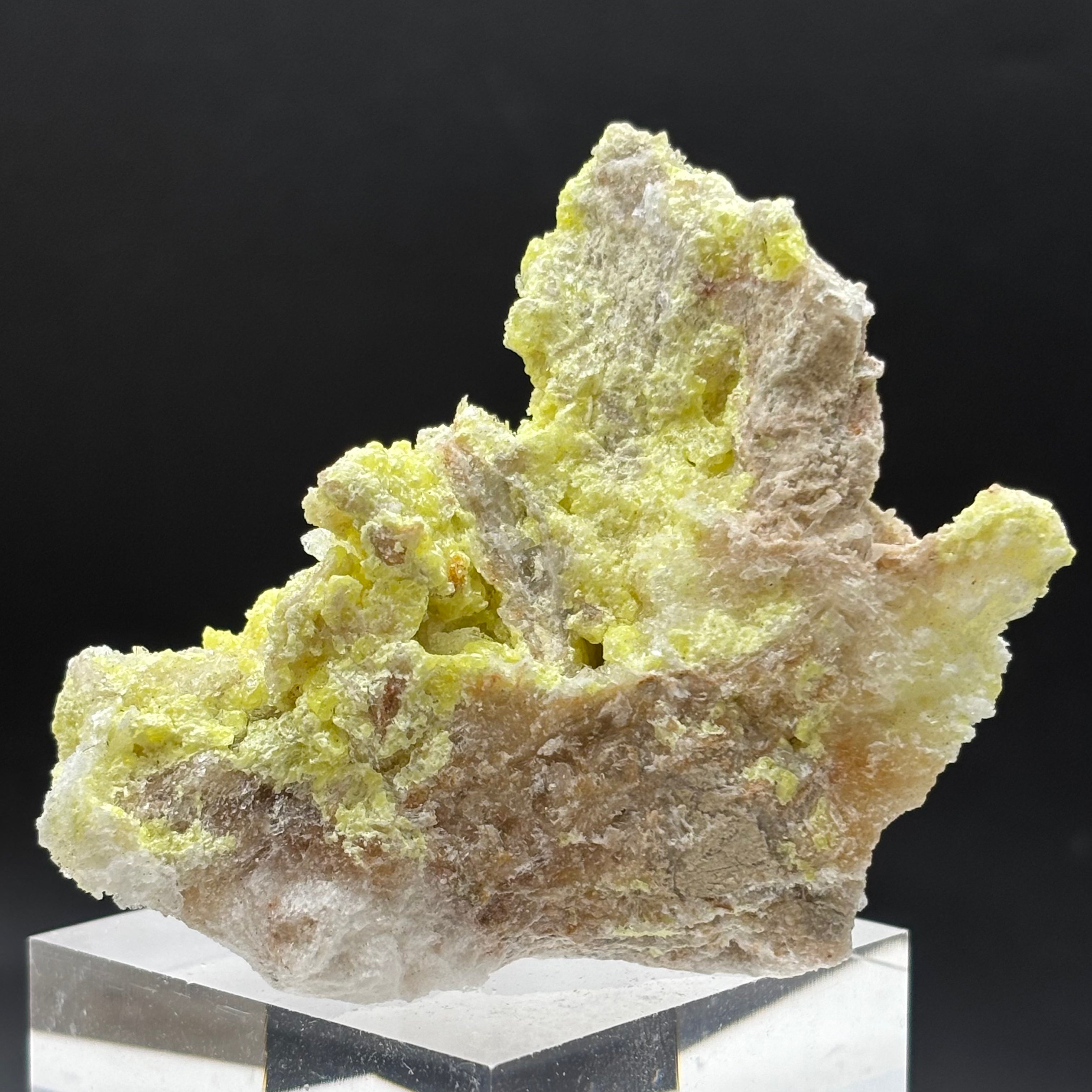 Sulfur on Quartz - 042