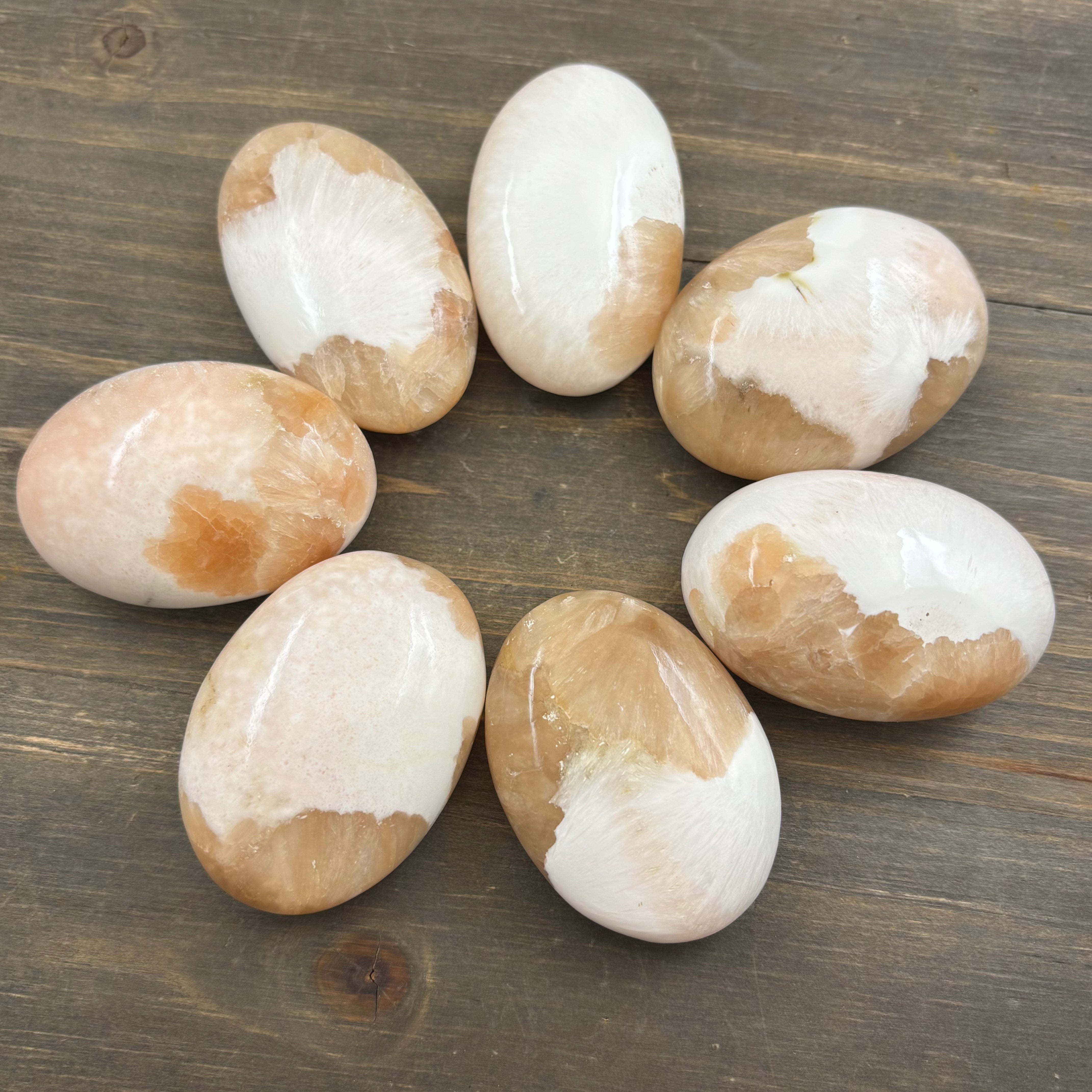 Scolecite Palm Stone