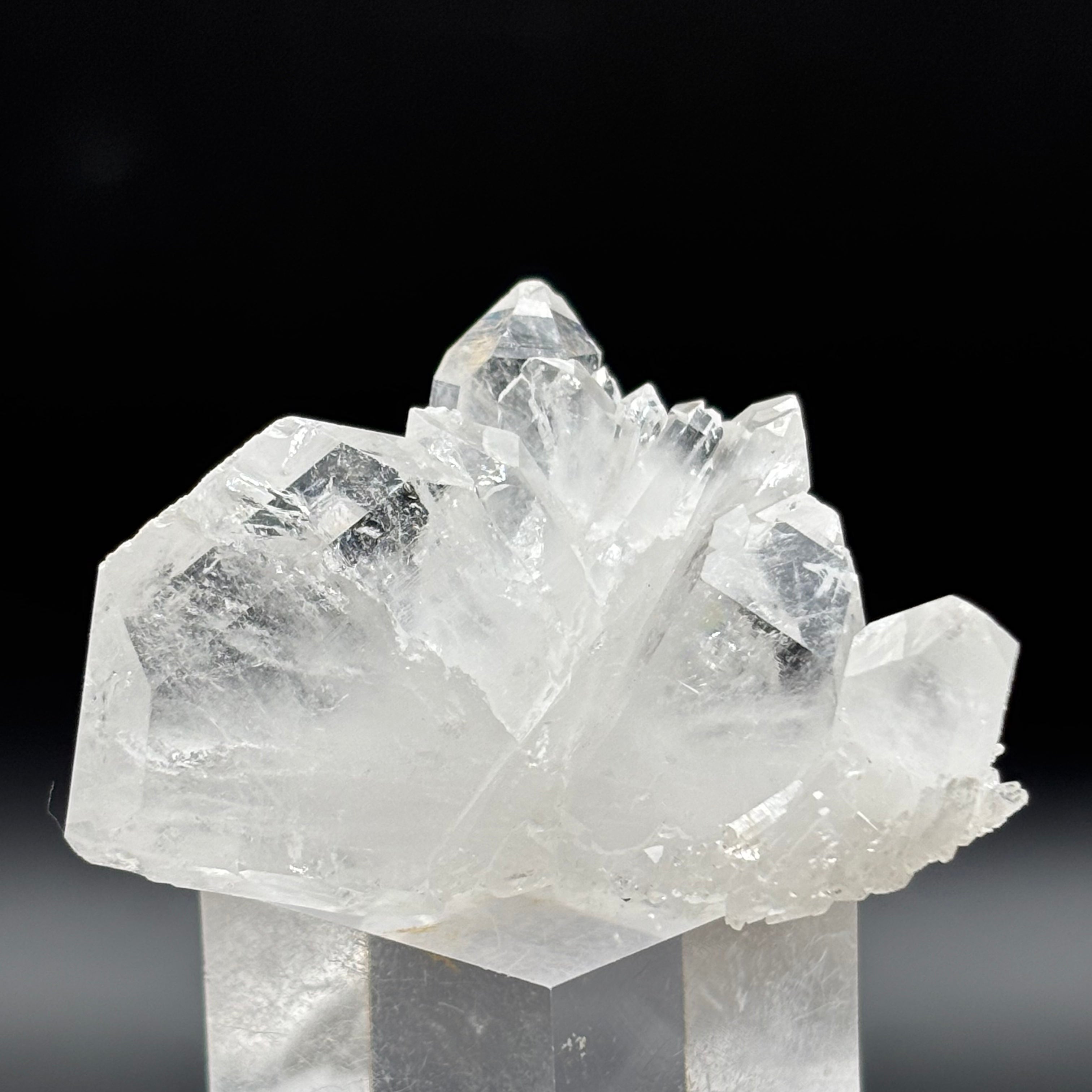 Highly Transparent Faden Quartz - 099