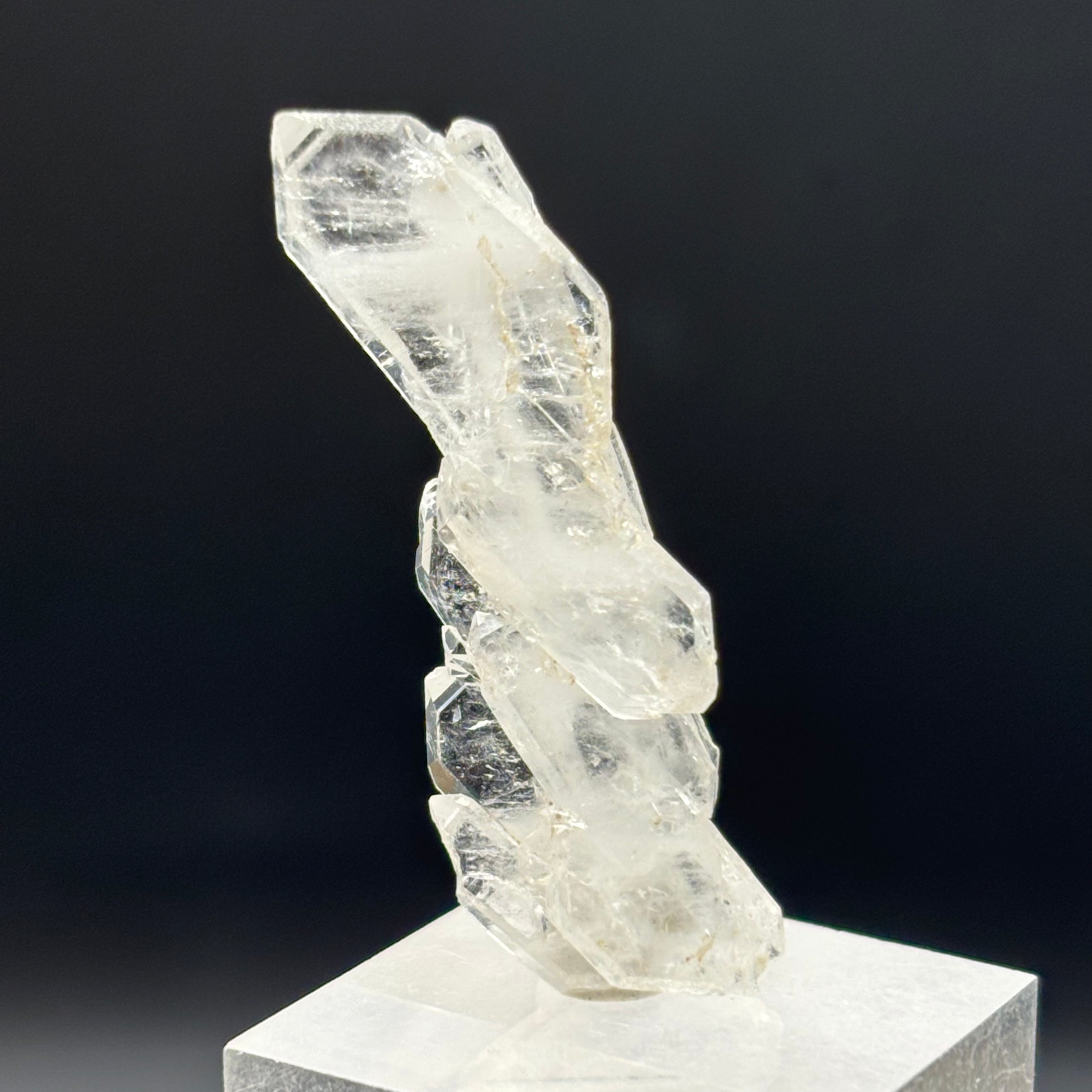 Highly Transparent Faden Quartz - 153