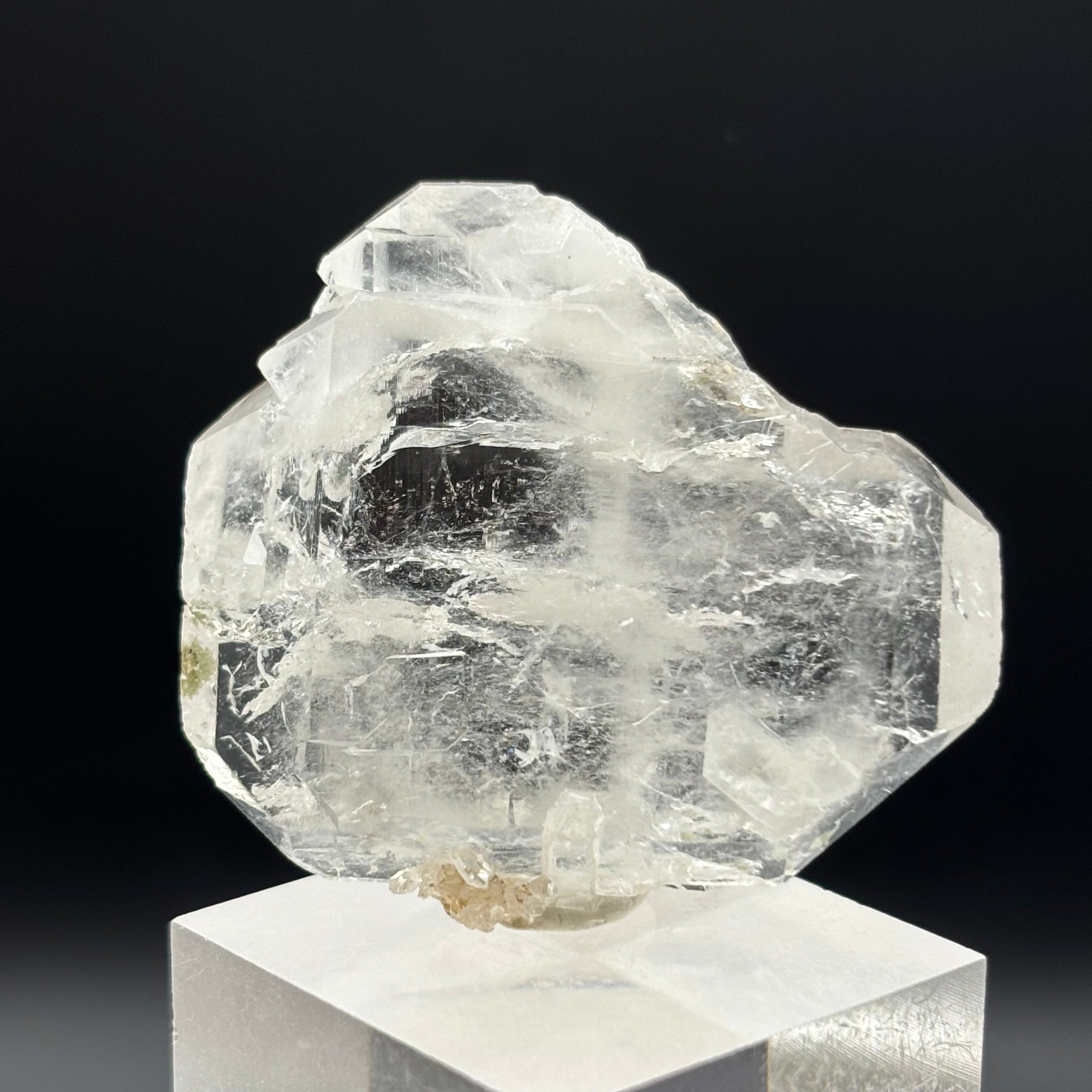 Highly Transparent Faden Quartz - 166