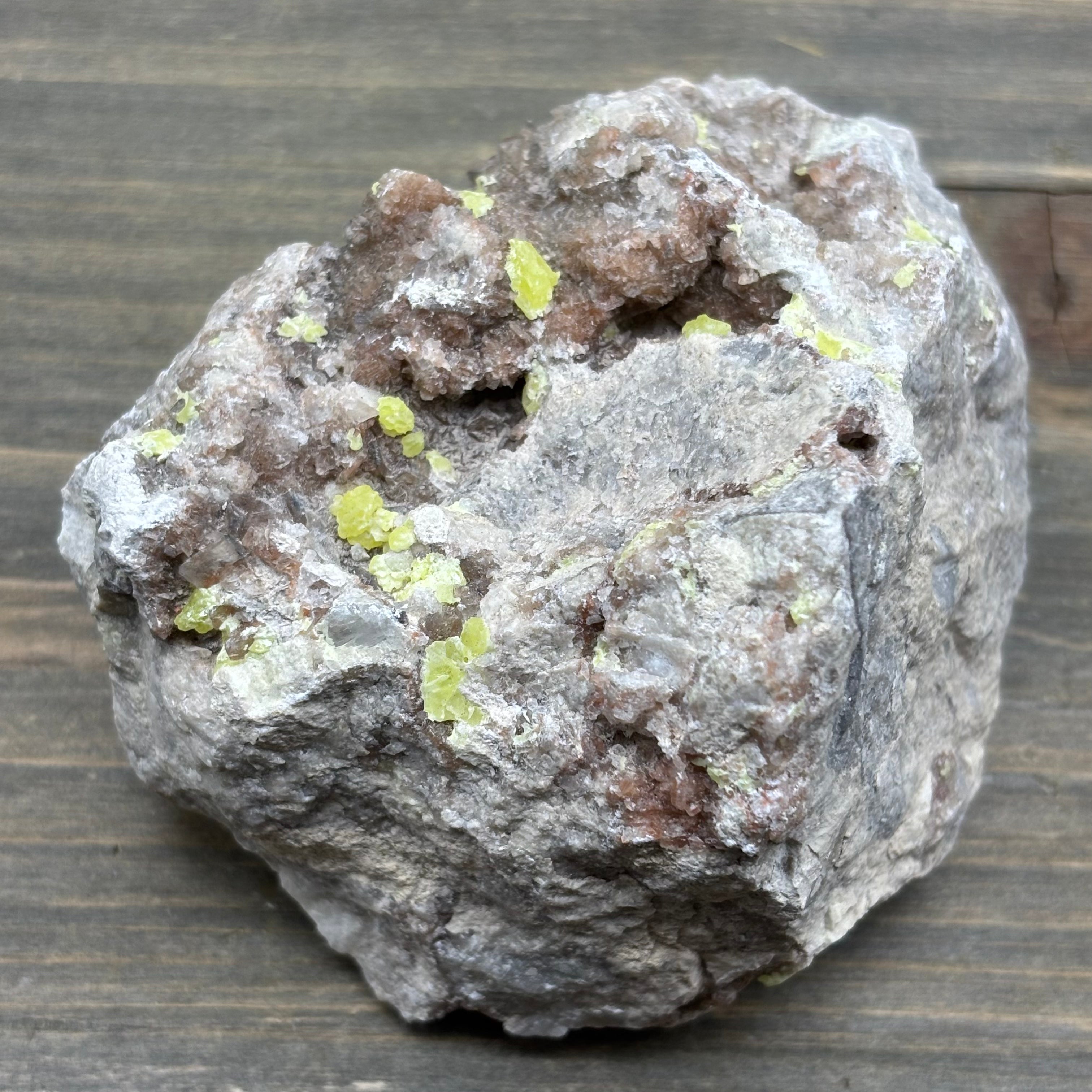 Sulfur on Quartz - 084