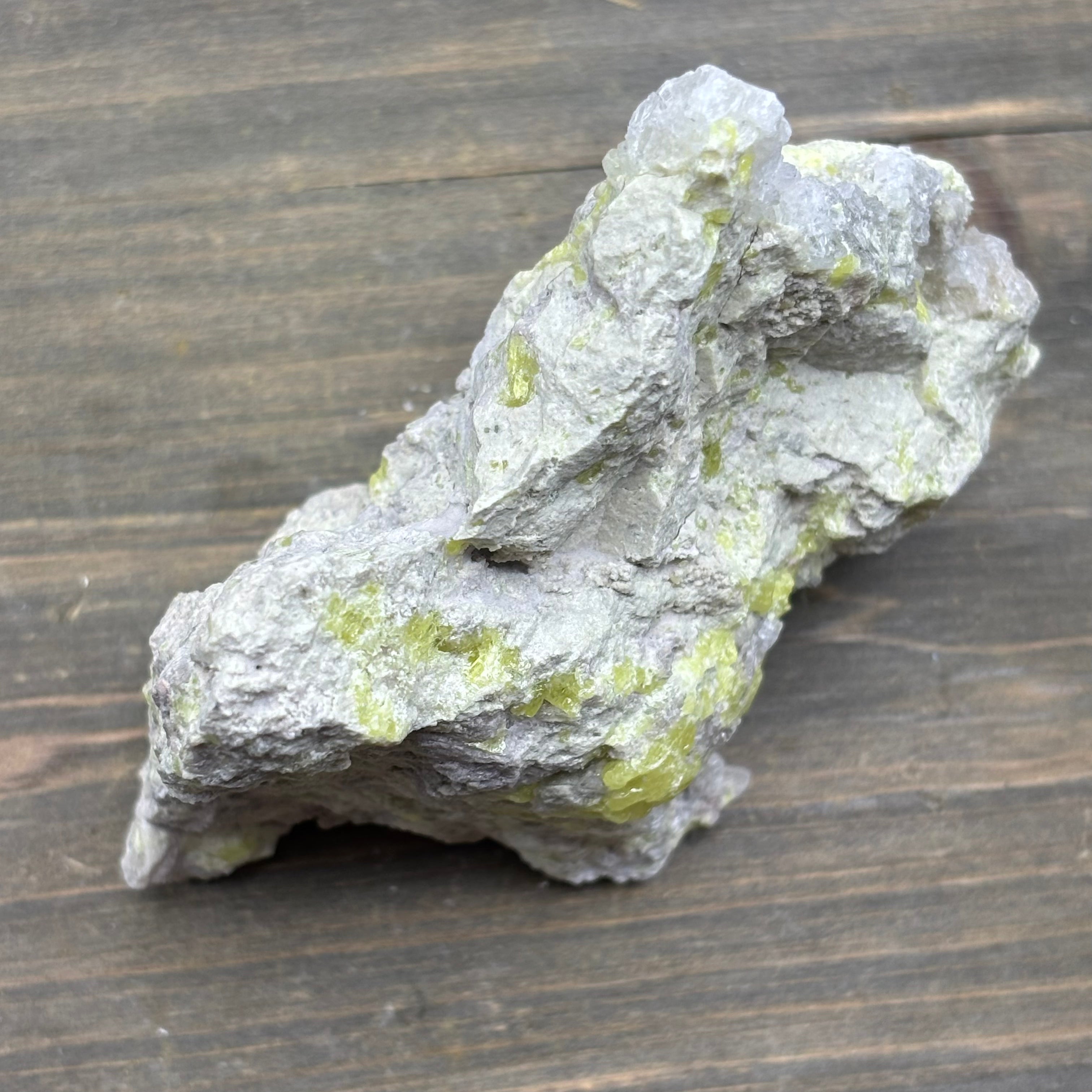 Sulfur on Quartz - 085