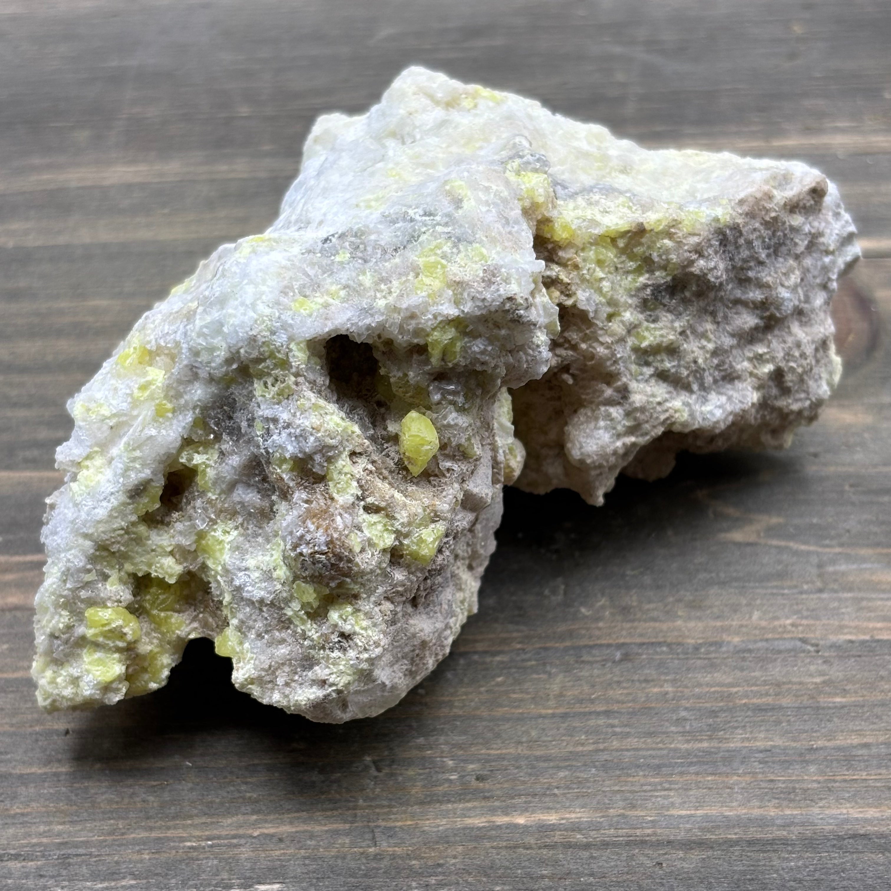 Sulfur on Quartz - 090