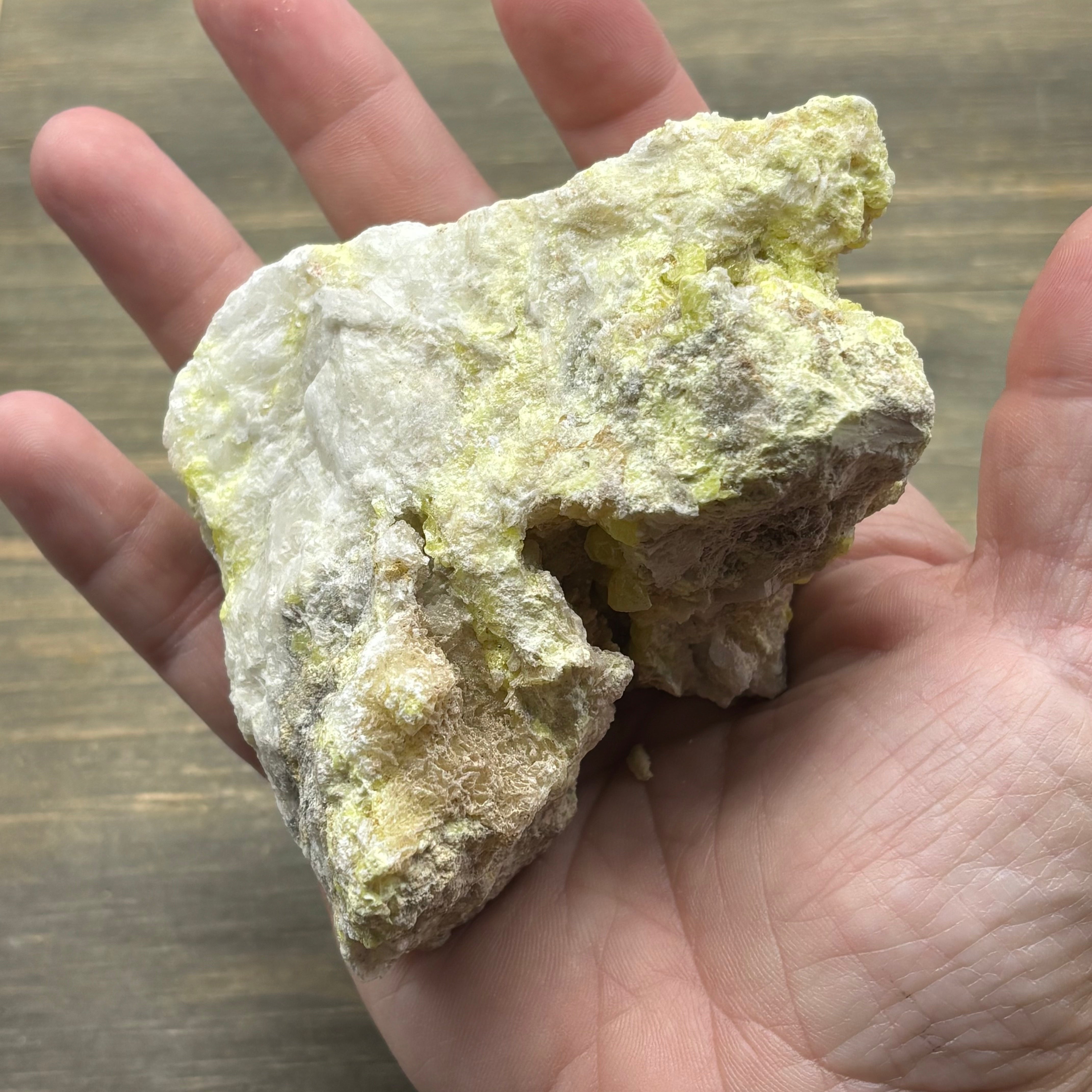 Sulfur on Quartz - 090