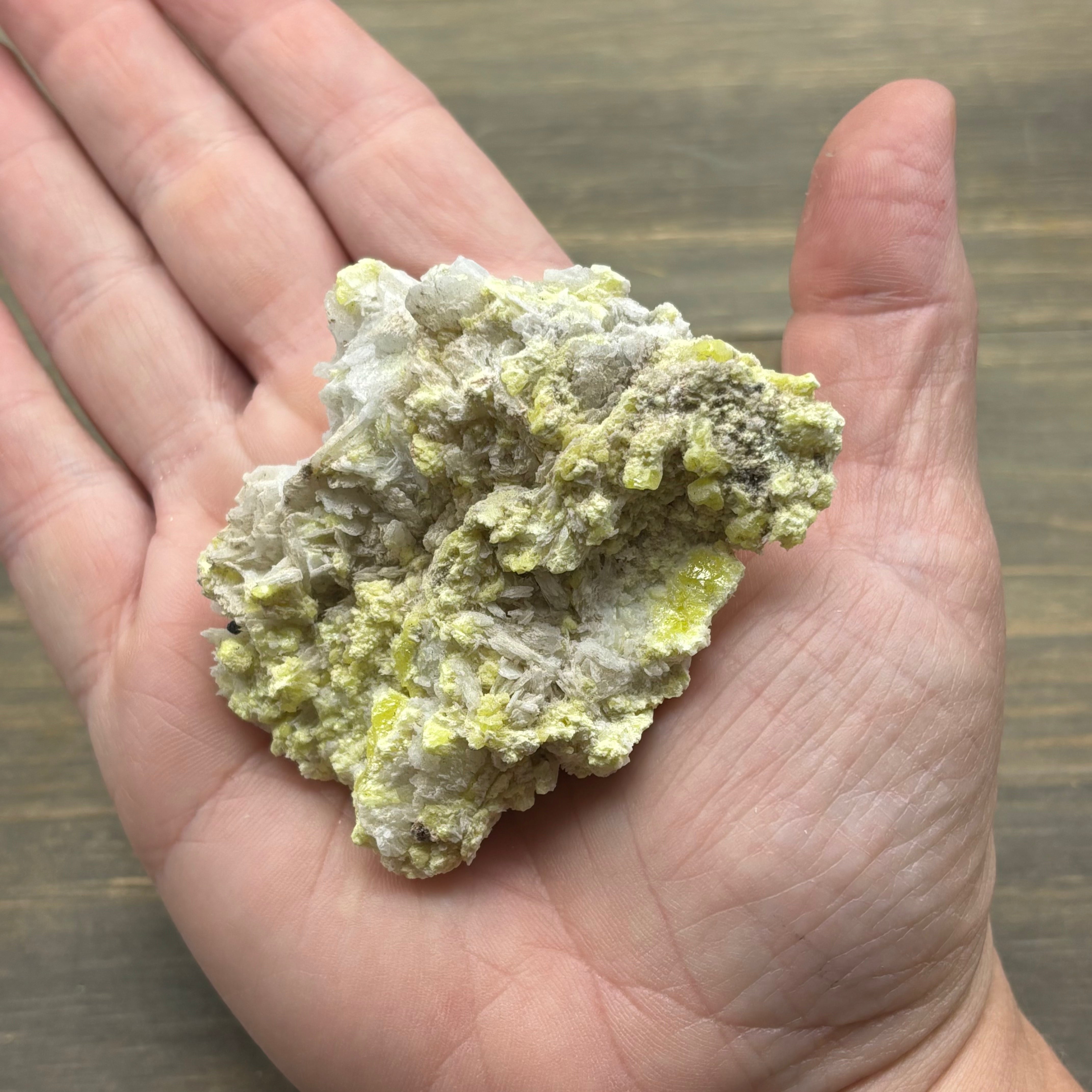 Sulfur on Quartz - 122