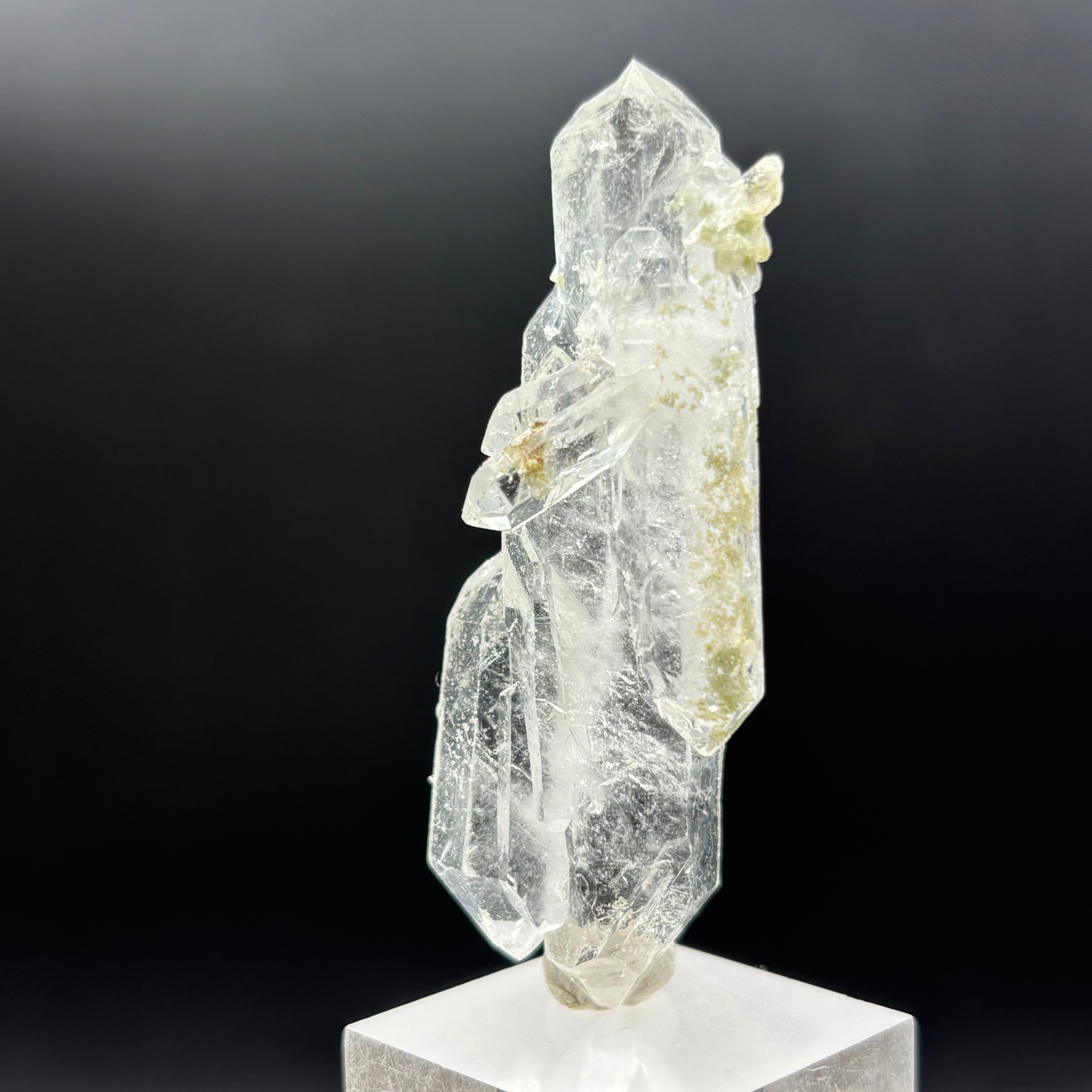 Highly Transparent Faden Quartz - 191