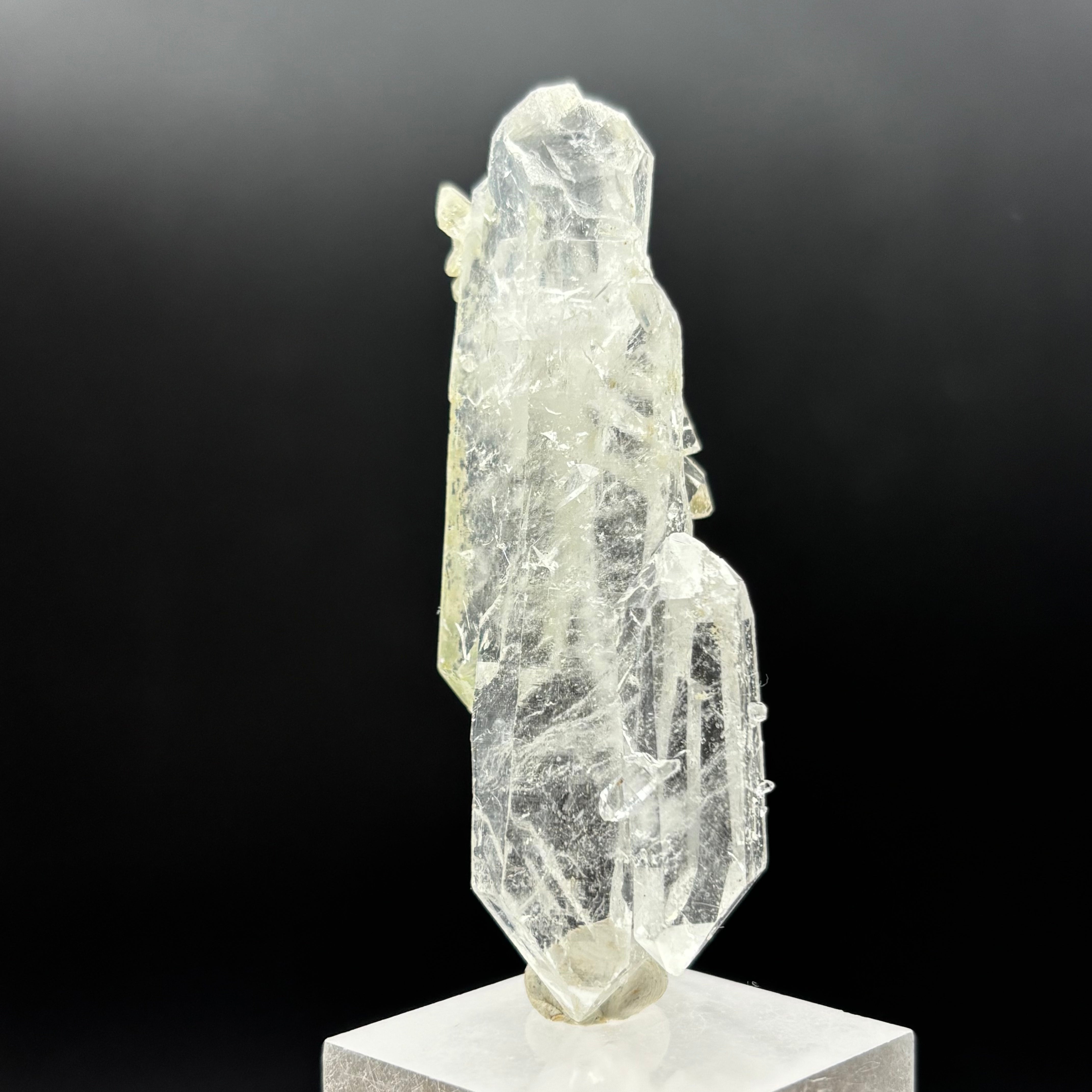 Highly Transparent Faden Quartz - 191