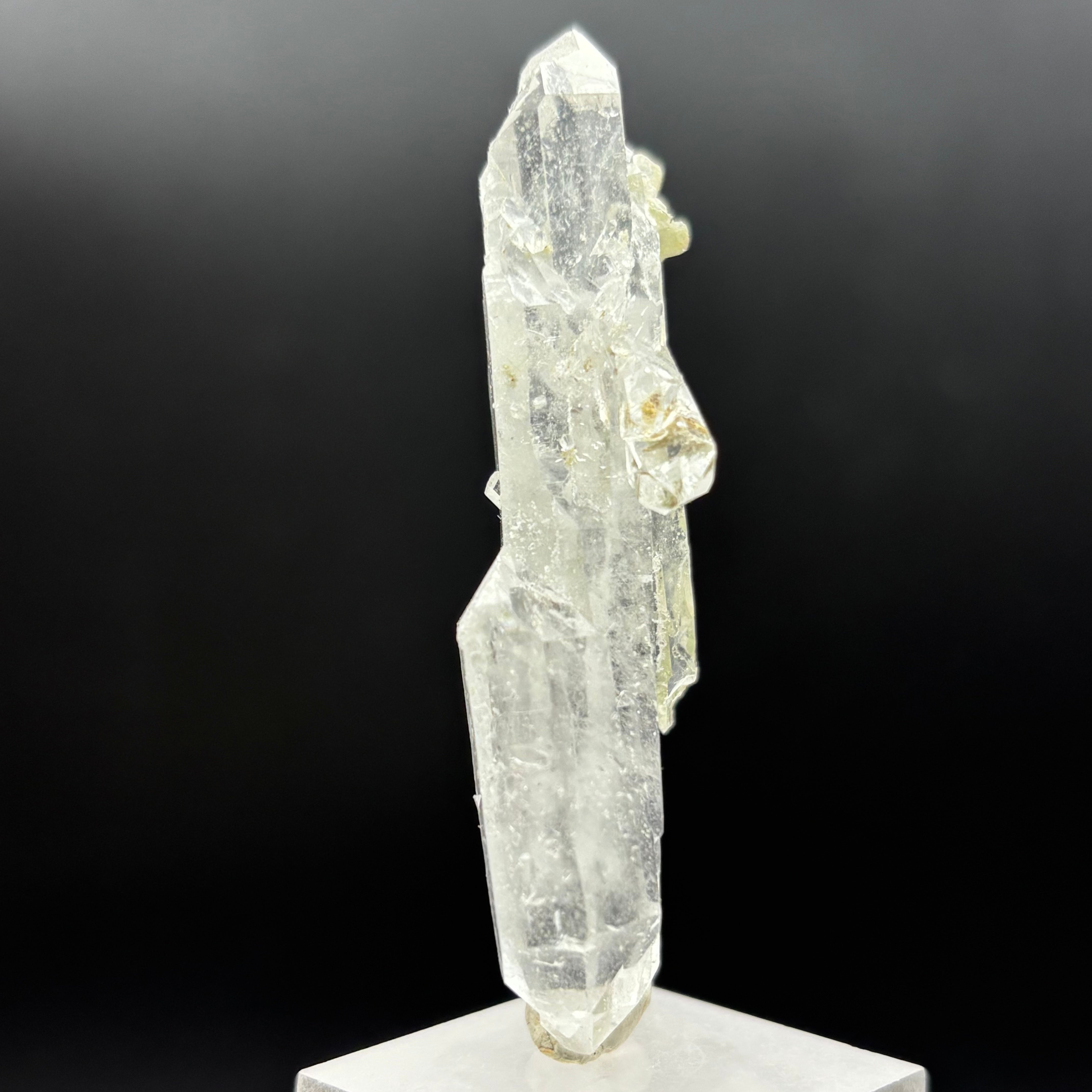 Highly Transparent Faden Quartz - 191