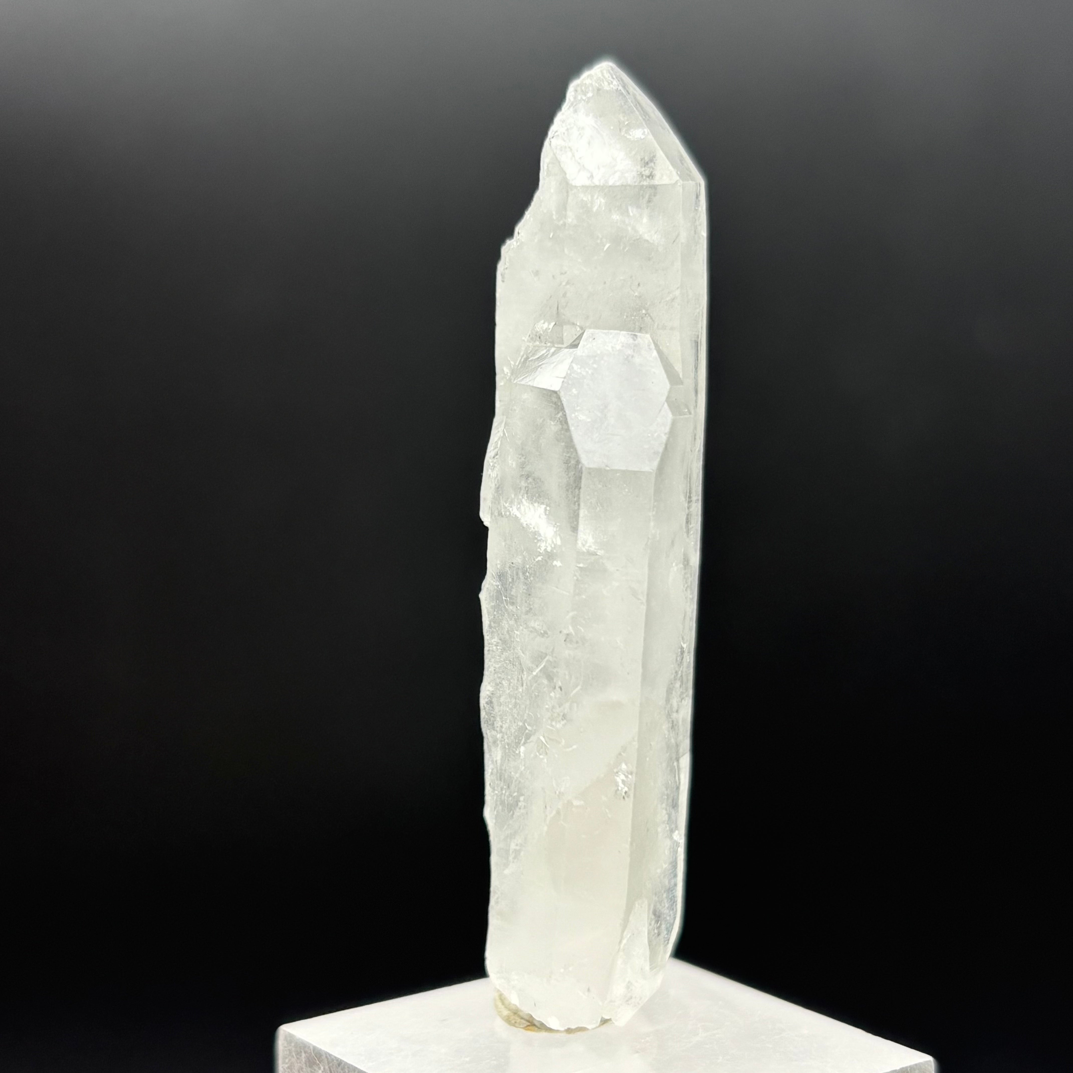 Highly Transparent Faden Quartz - 192
