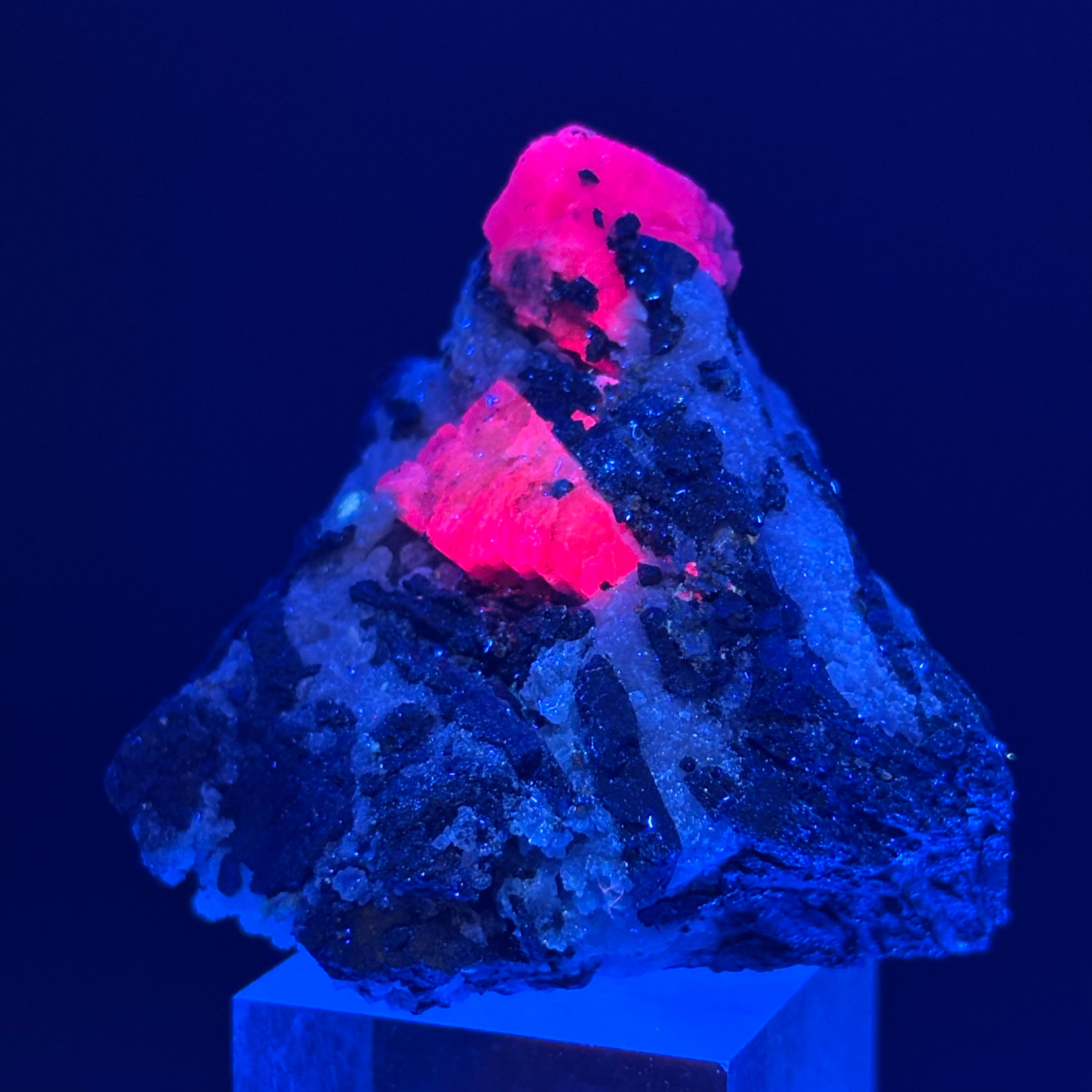 Rare Fluorescent Spinel - 022