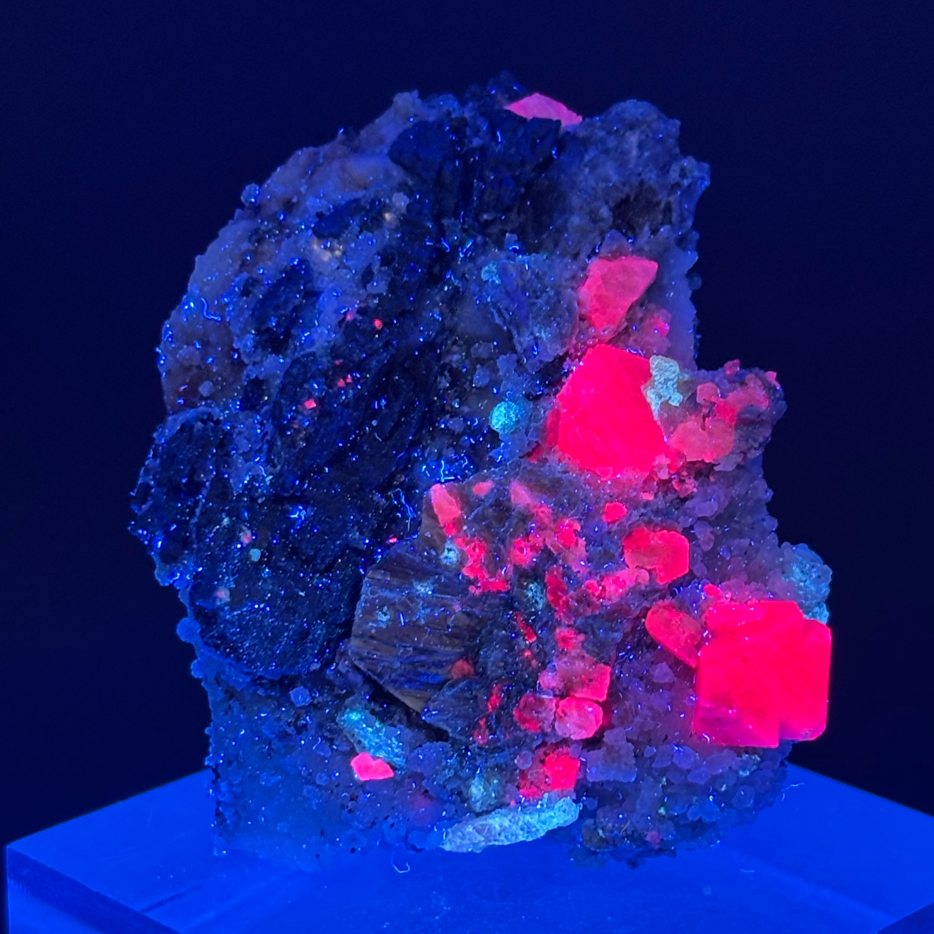 Rare Fluorescent Spinel - 038