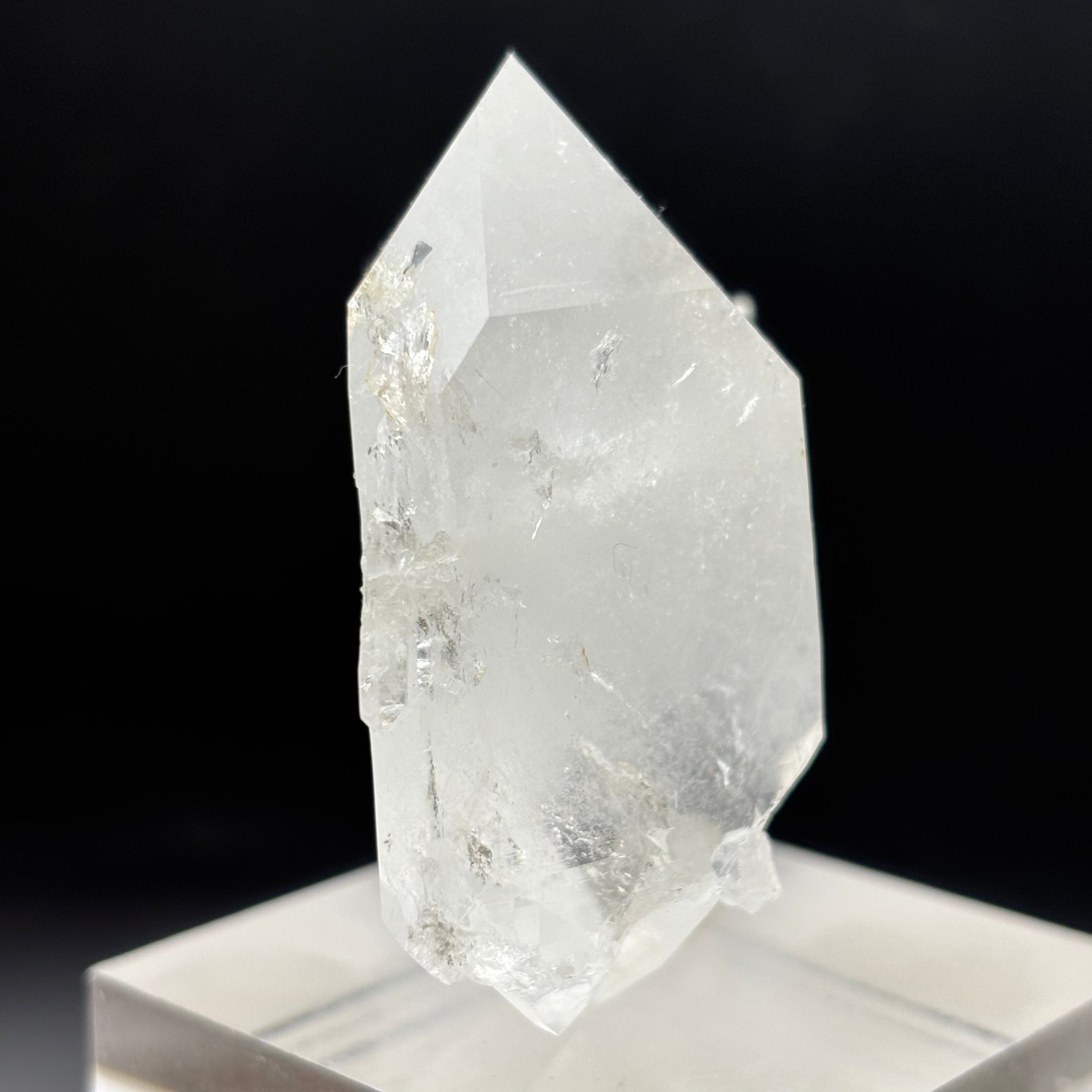 Highly Transparent Faden Quartz - 222
