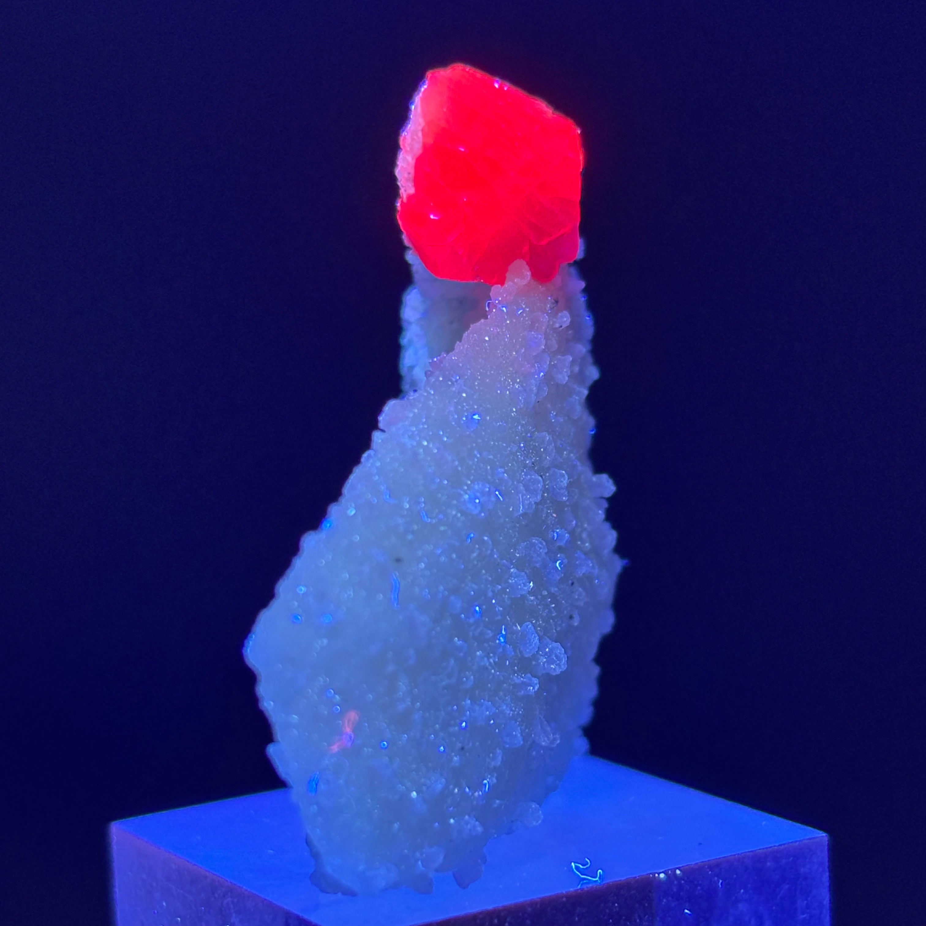 Rare Fluorescent Spinel - 055
