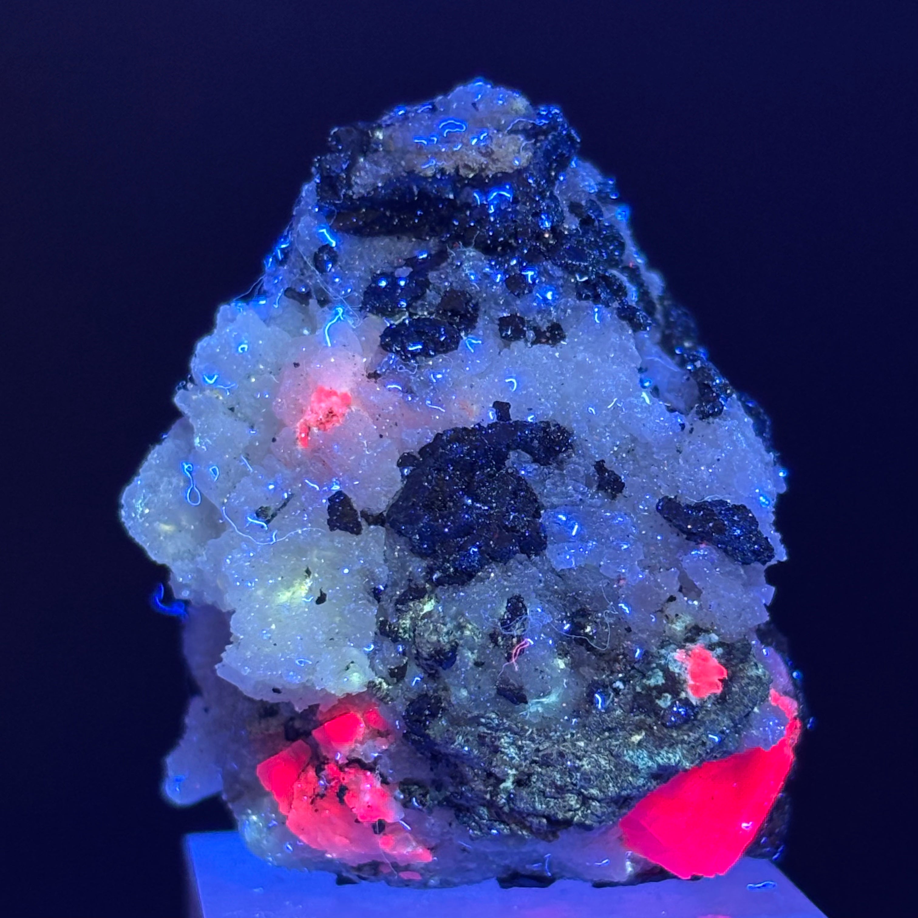 Rare Fluorescent Spinel - 057