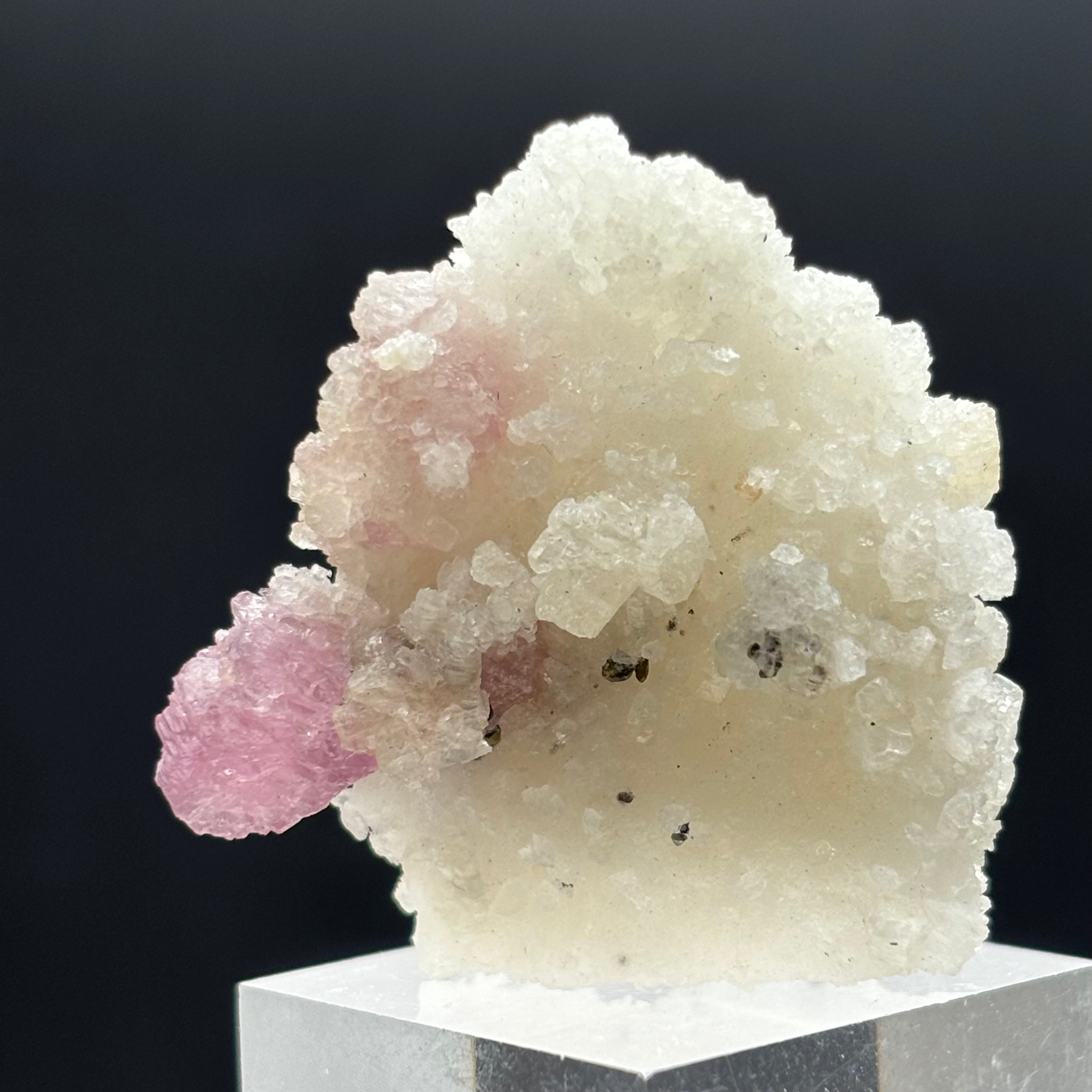 Rare Fluorescent Spinel - 058