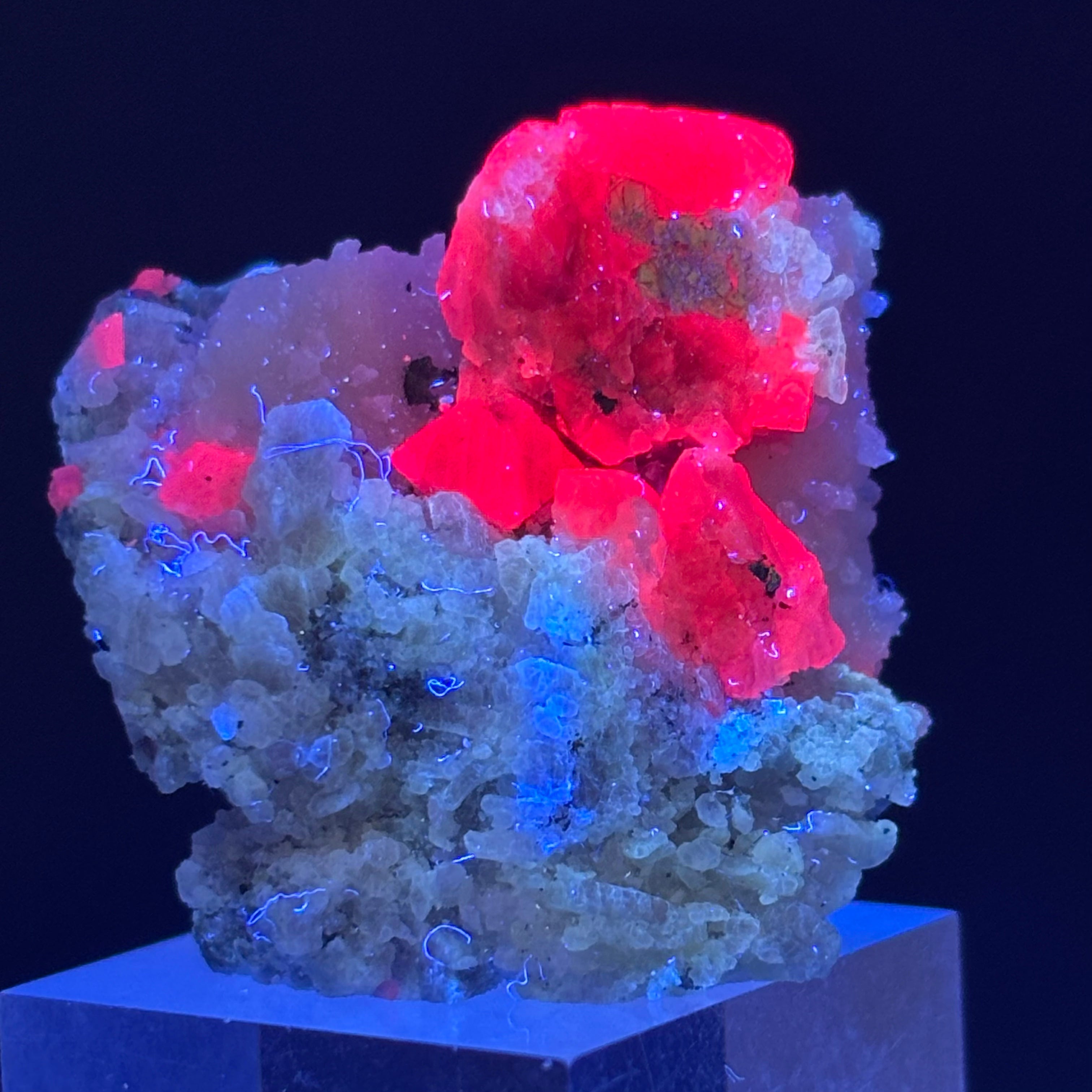 Rare Fluorescent Spinel - 059