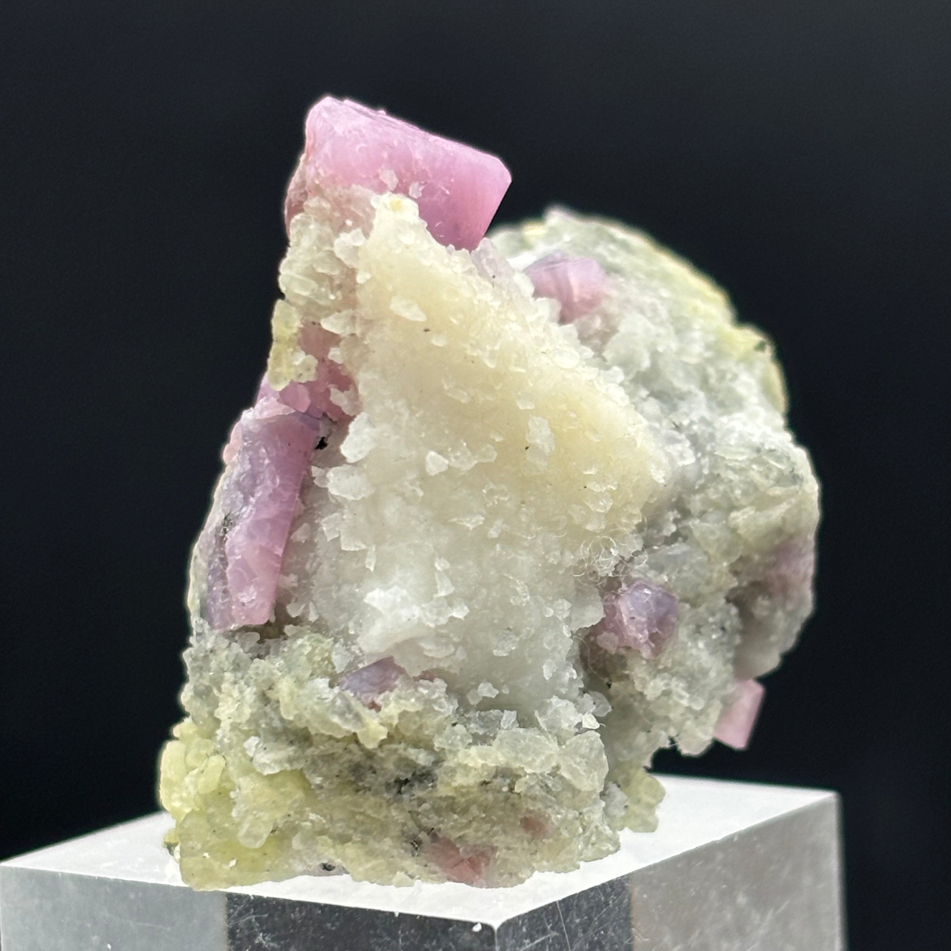 Rare Fluorescent Spinel - 059