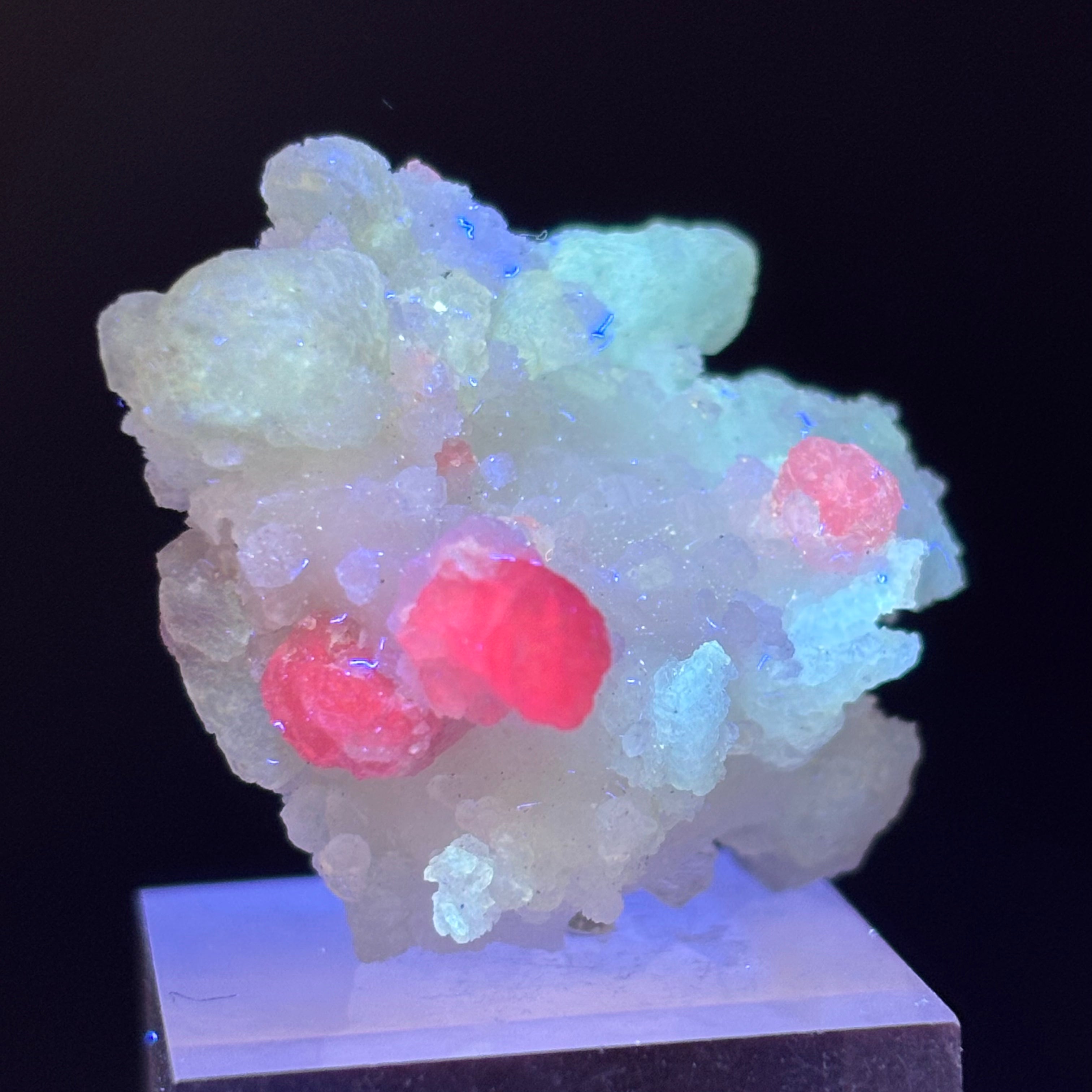 Rare Fluorescent Spinel - 075
