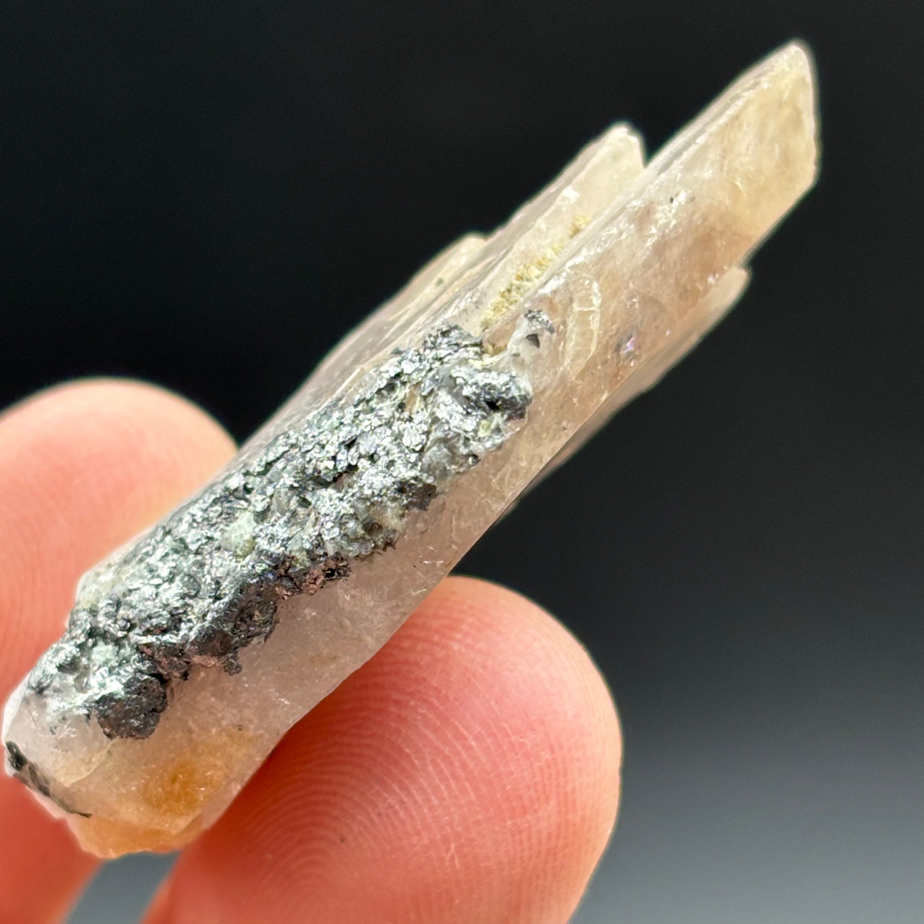 Fluorescent Mangano Axinite - 015