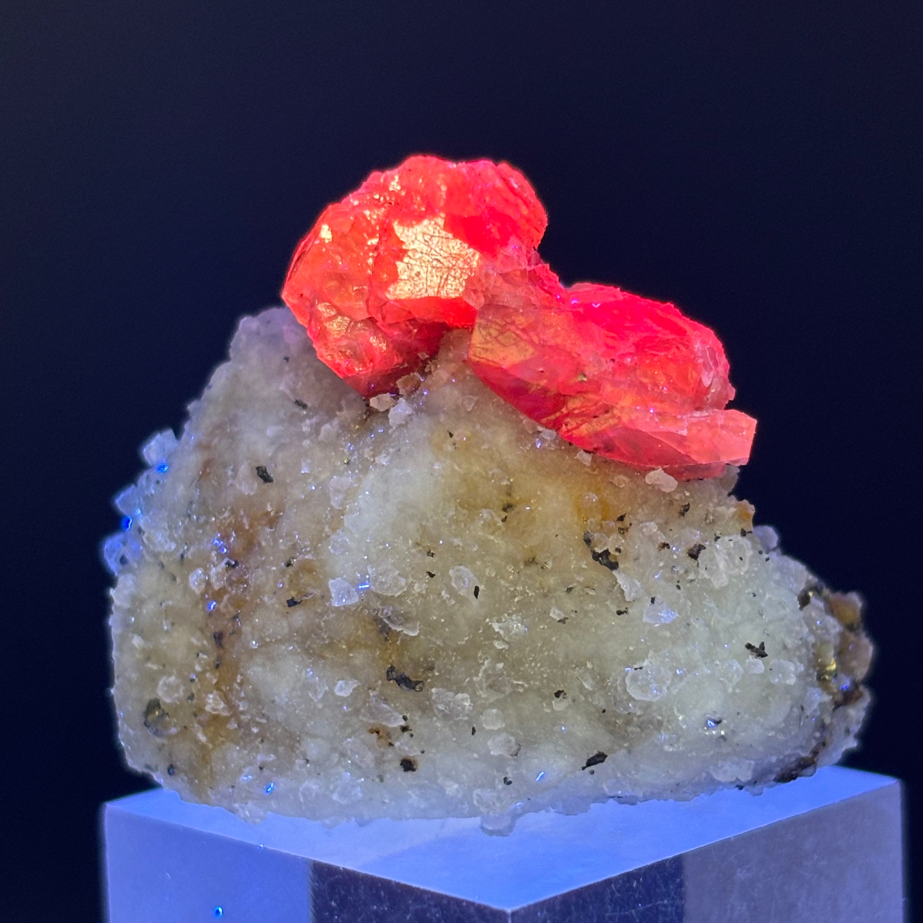 Rare Fluorescent Spinel - 084