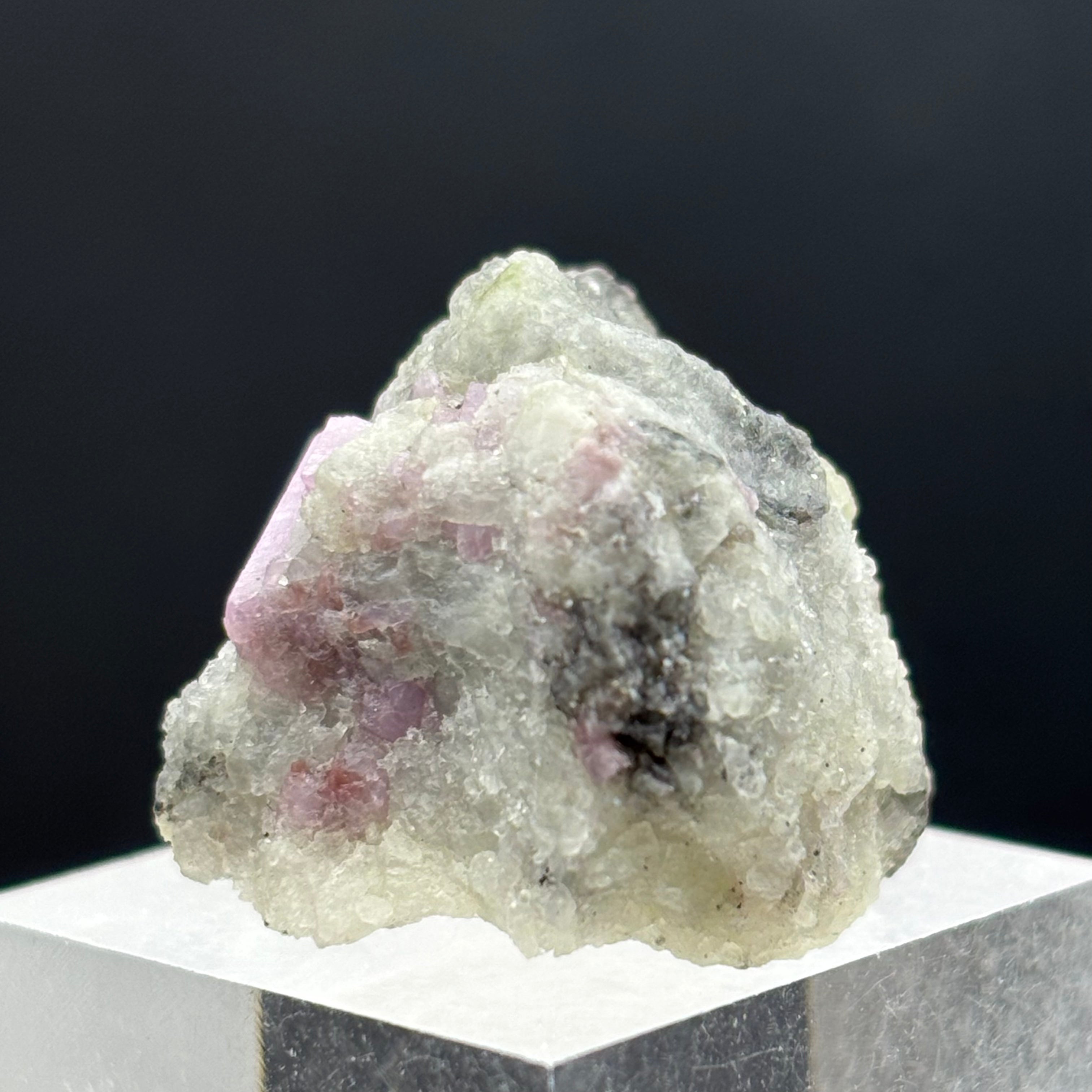 Rare Fluorescent Spinel - 087