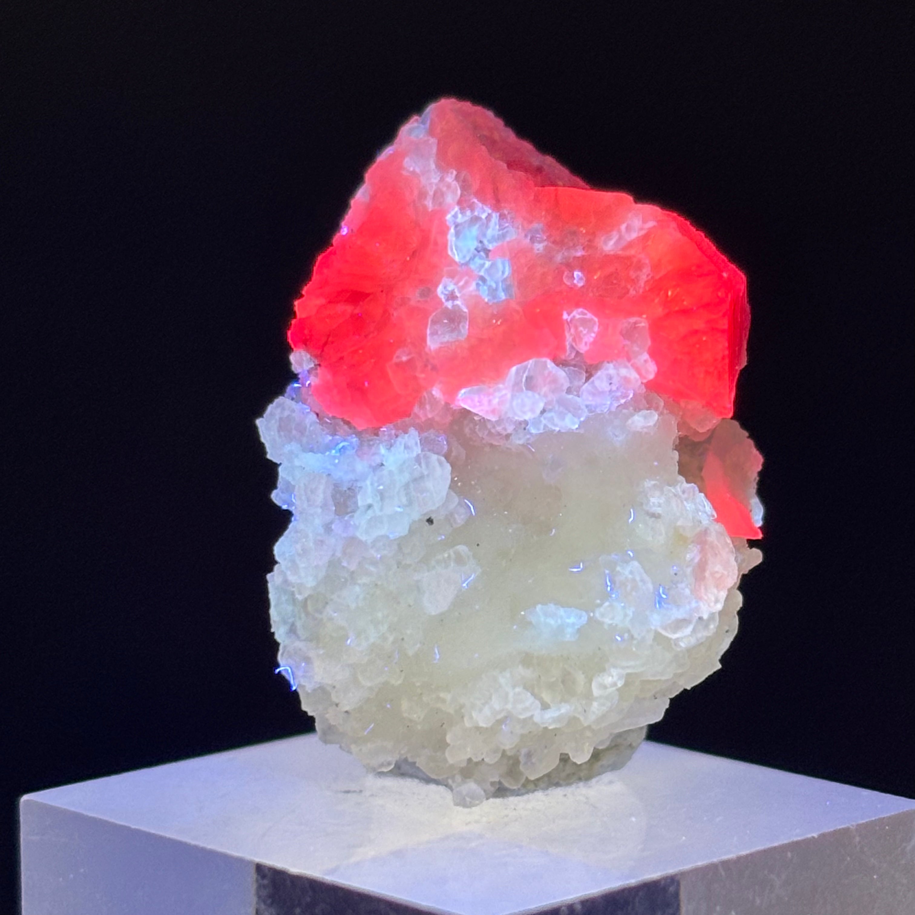 Rare Fluorescent Spinel - 104