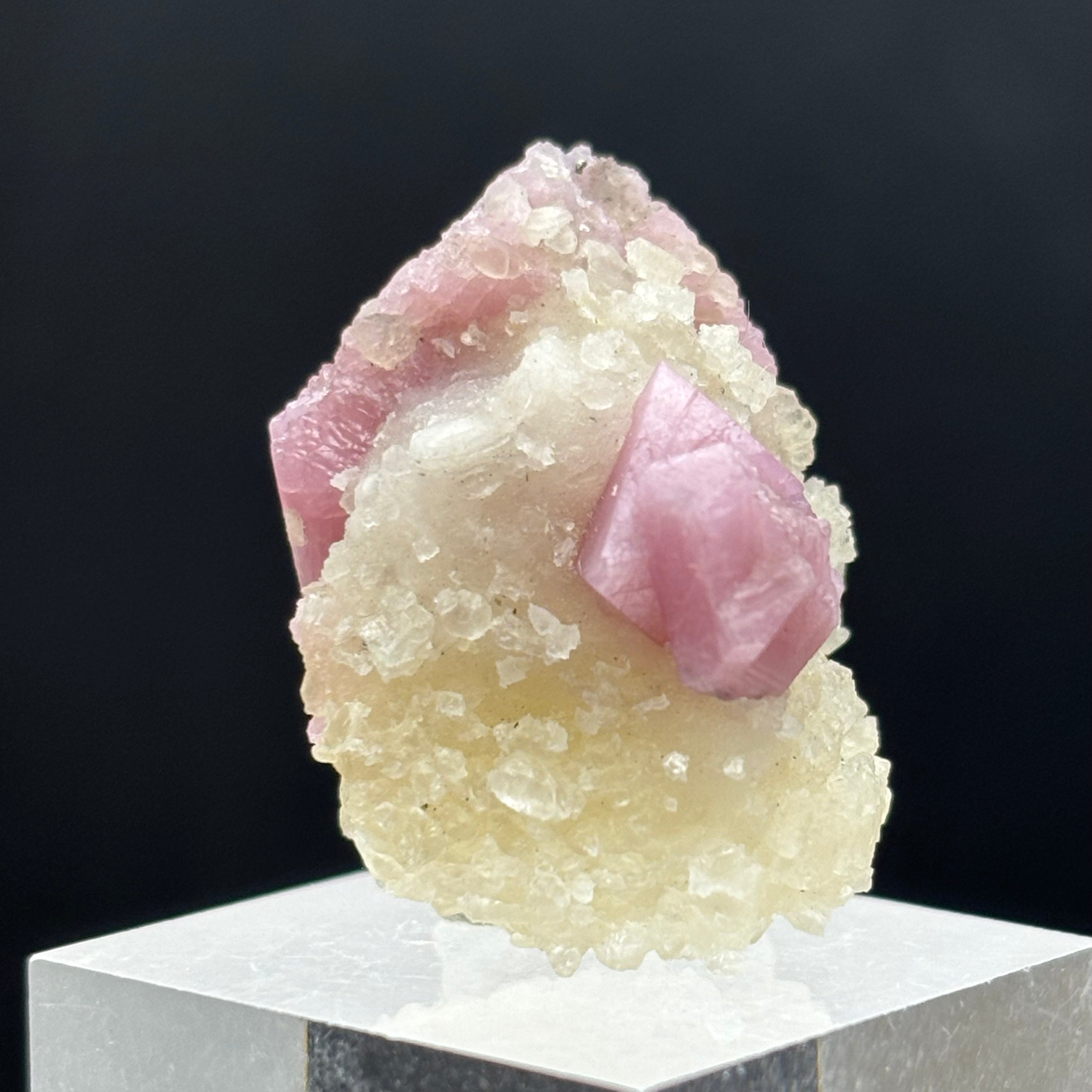 Rare Fluorescent Spinel - 104