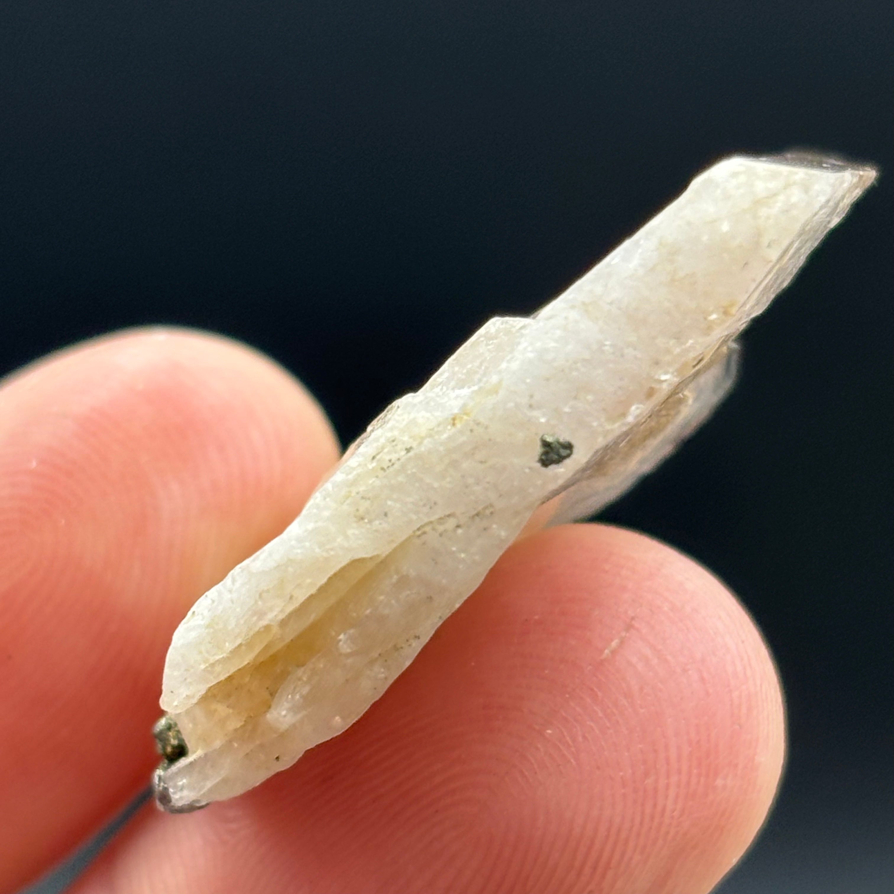 Fluorescent Mangano Axinite - 053