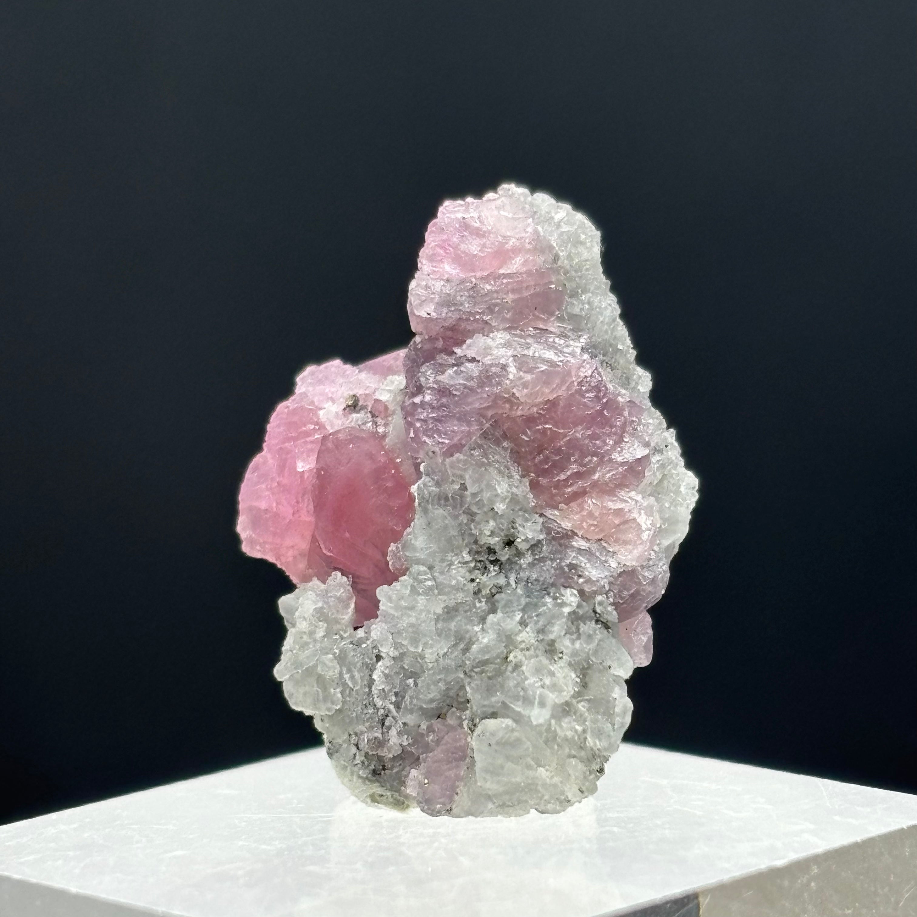 Rare Fluorescent Spinel - 139