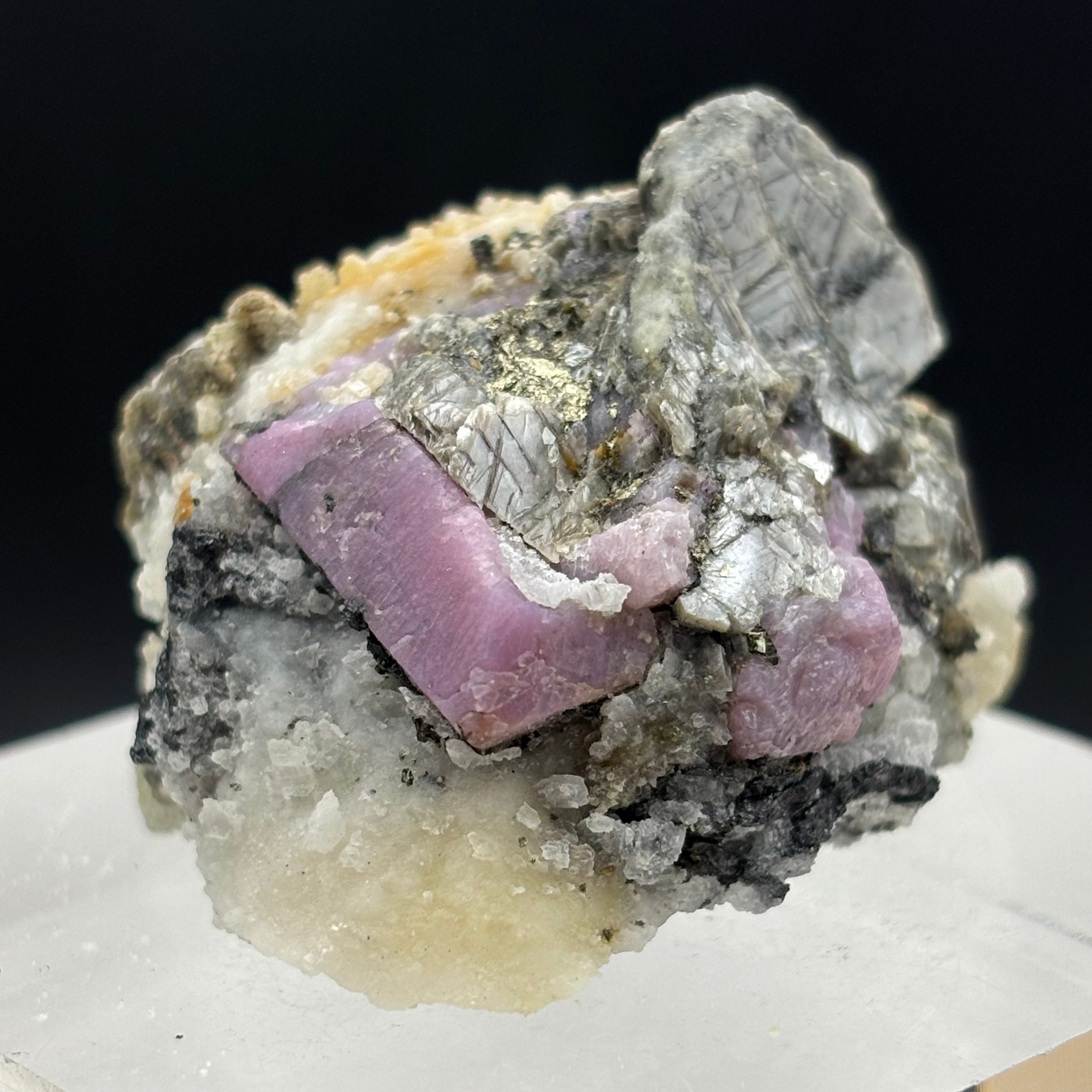 Rare Fluorescent Spinel - 163
