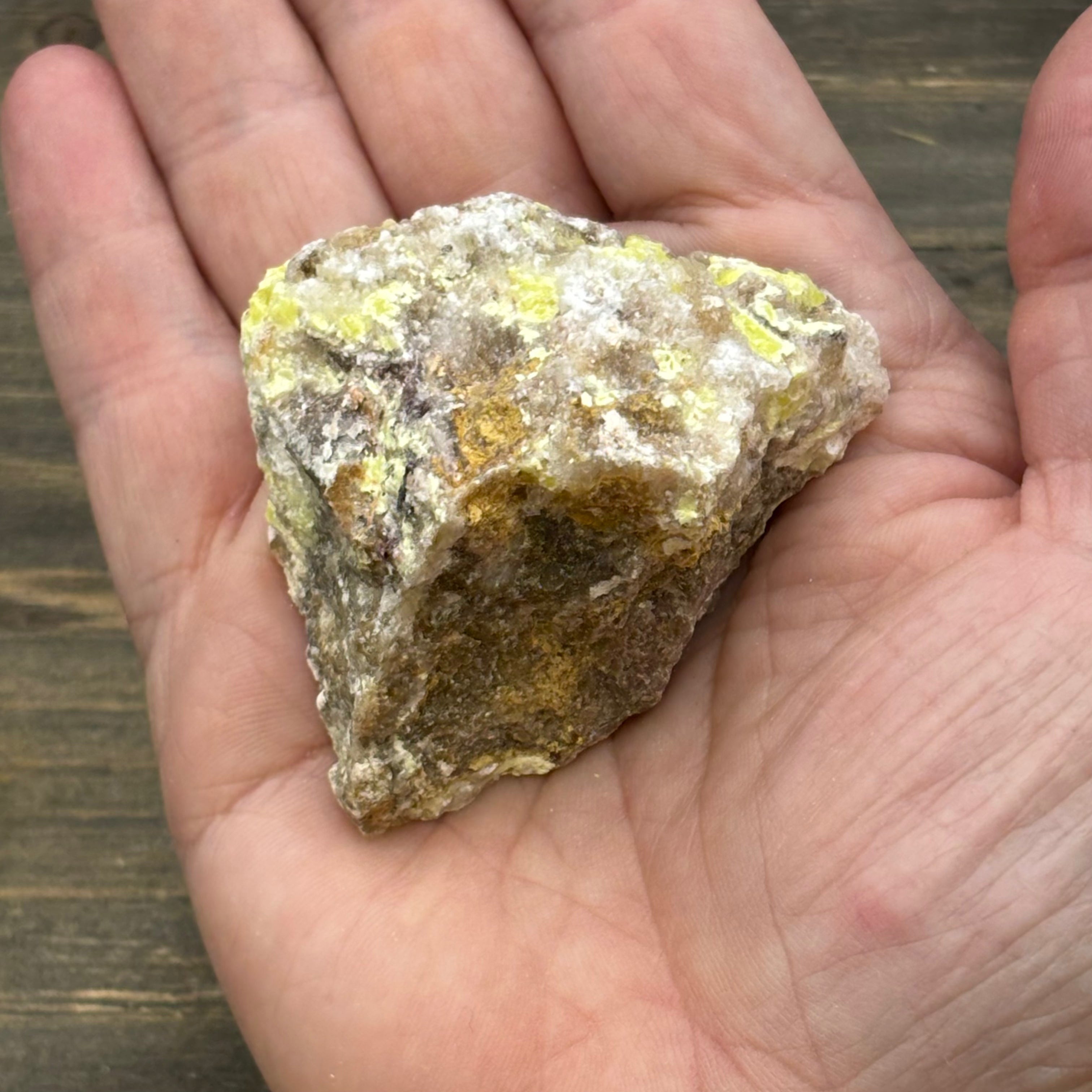 Sulfur on Quartz - 038